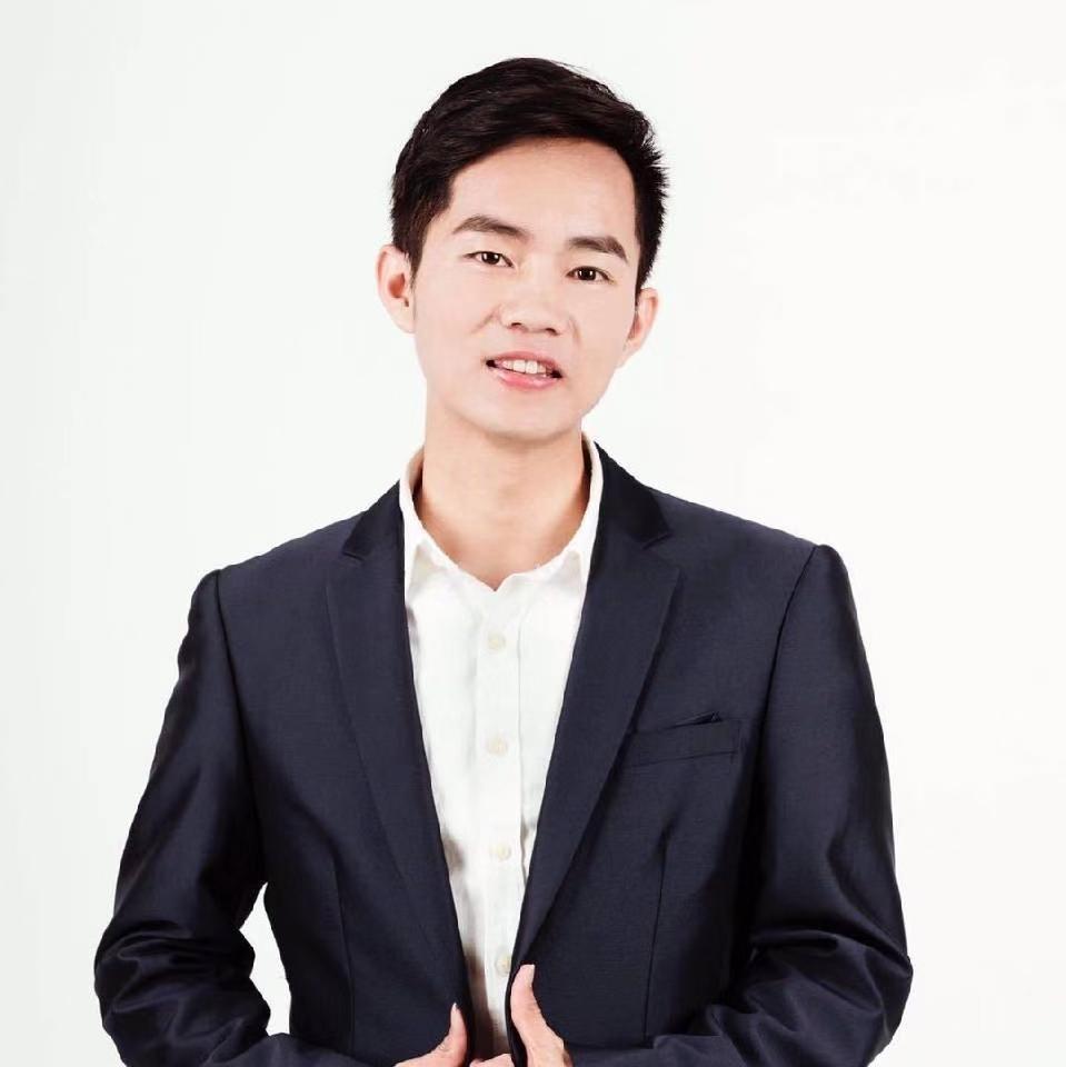 李教员 照片