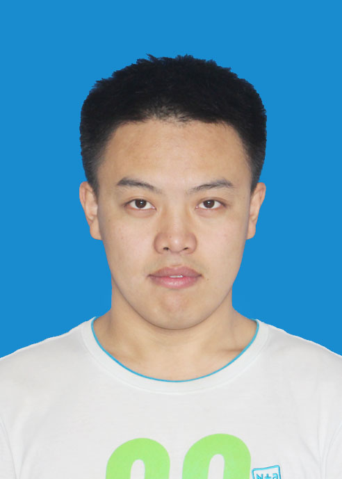 何教员 照片
