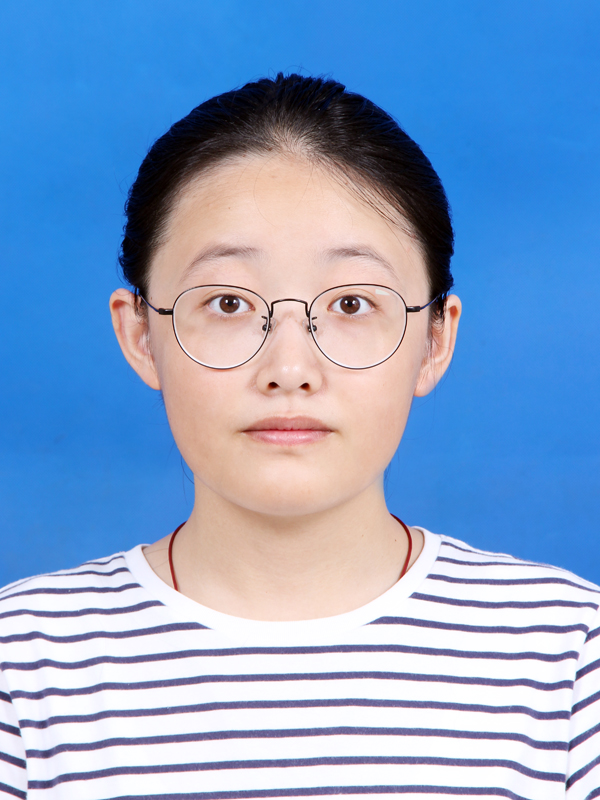 何教员 照片