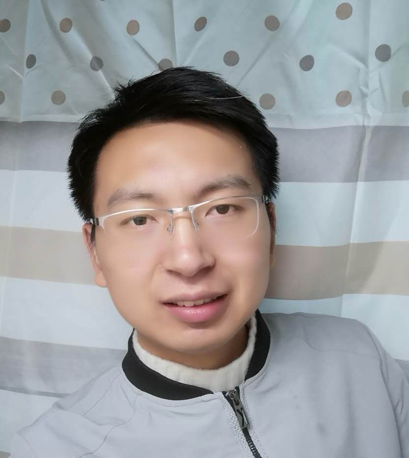卫教员 照片