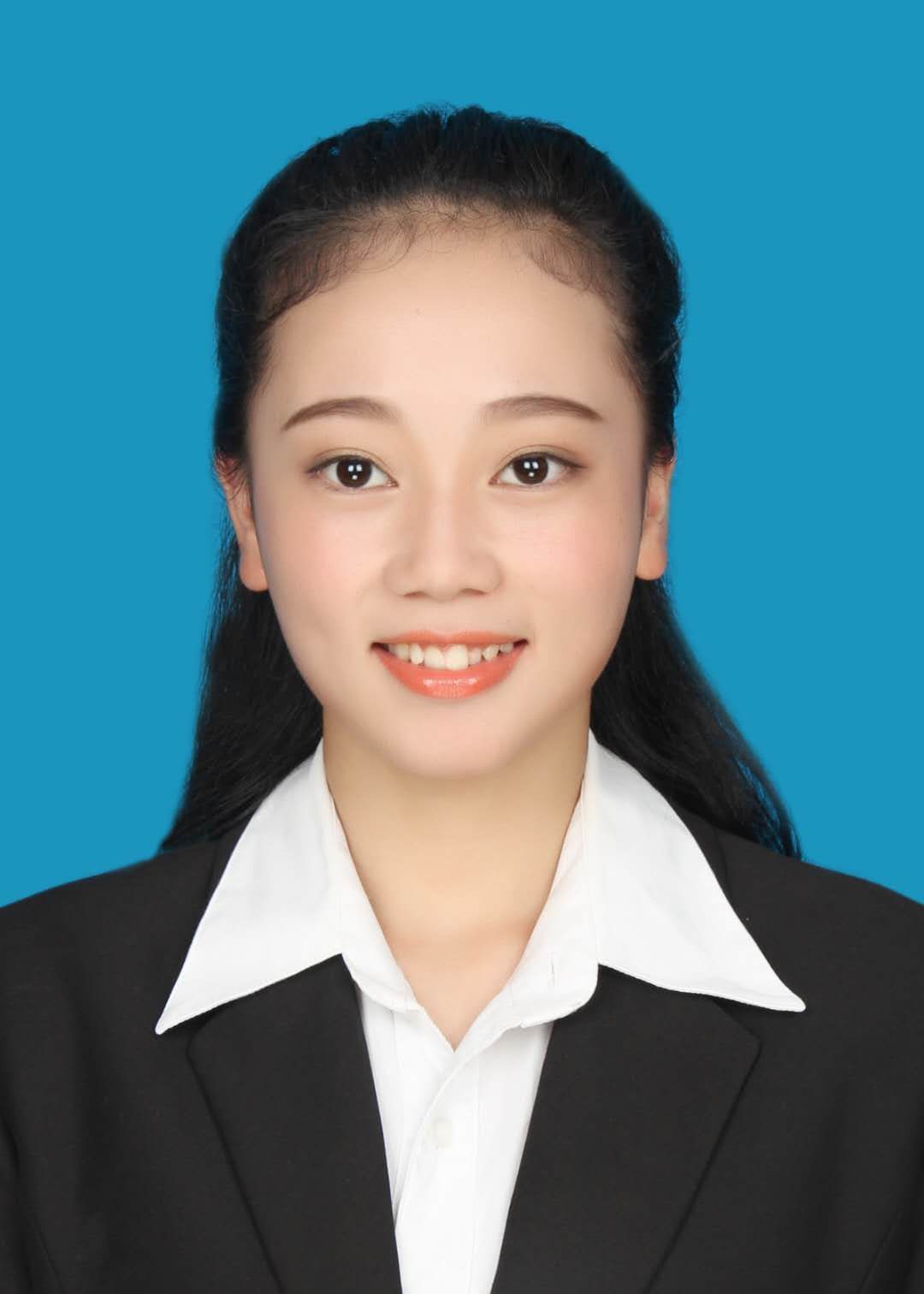 潘教员 照片