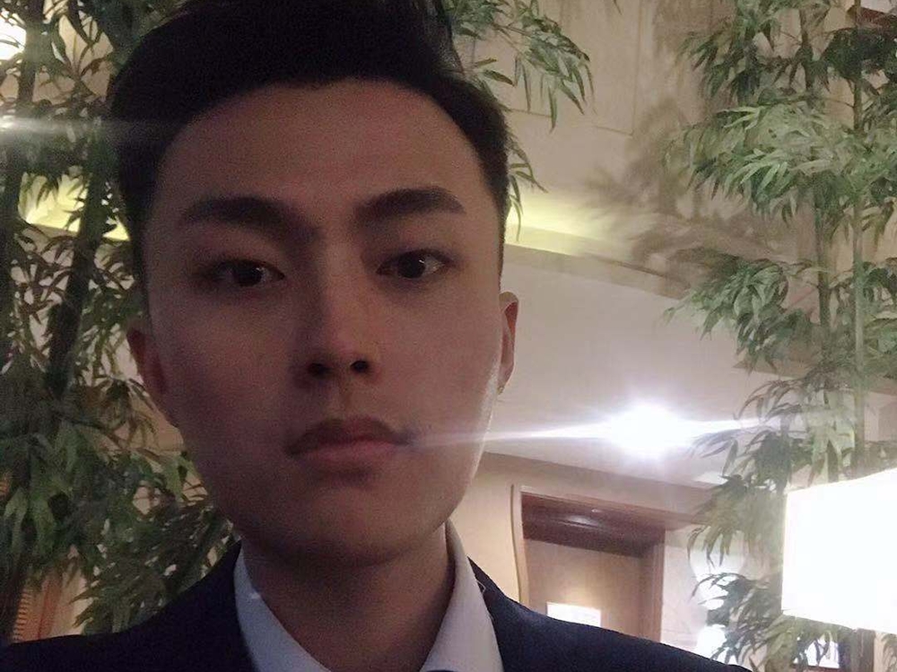 高教员 照片