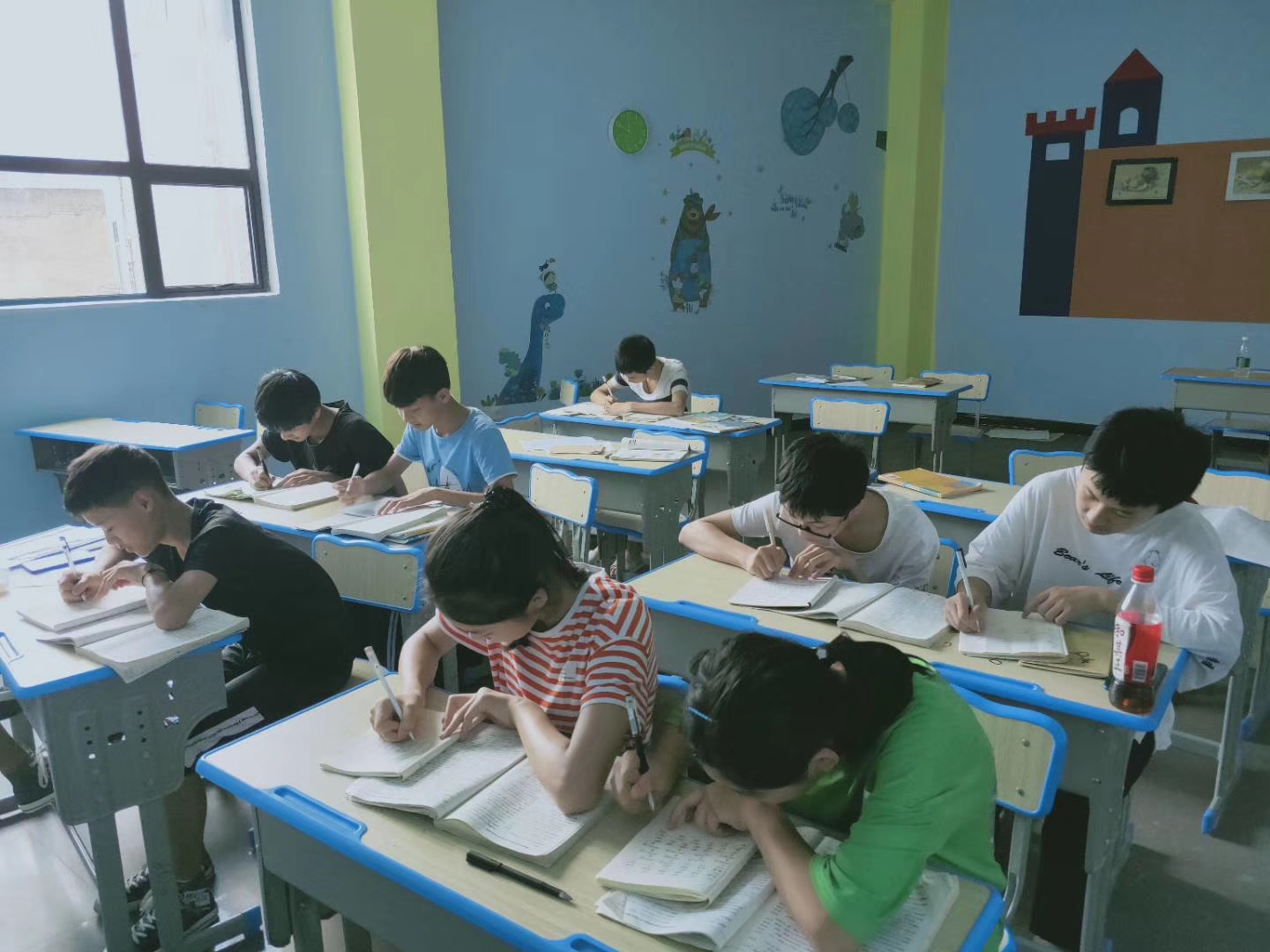 梁教员 照片
