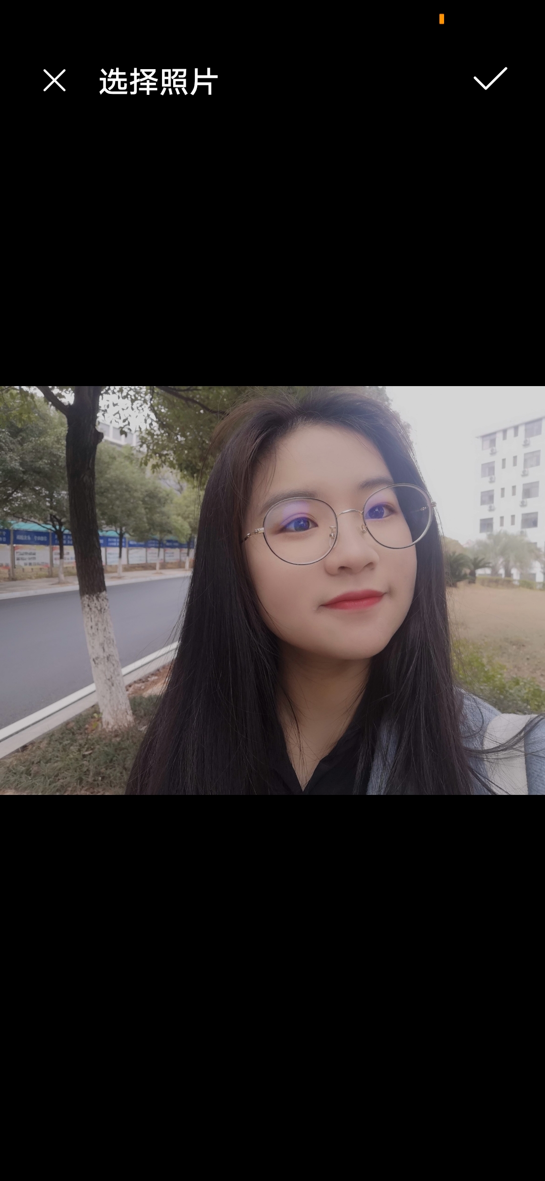 何教员 照片