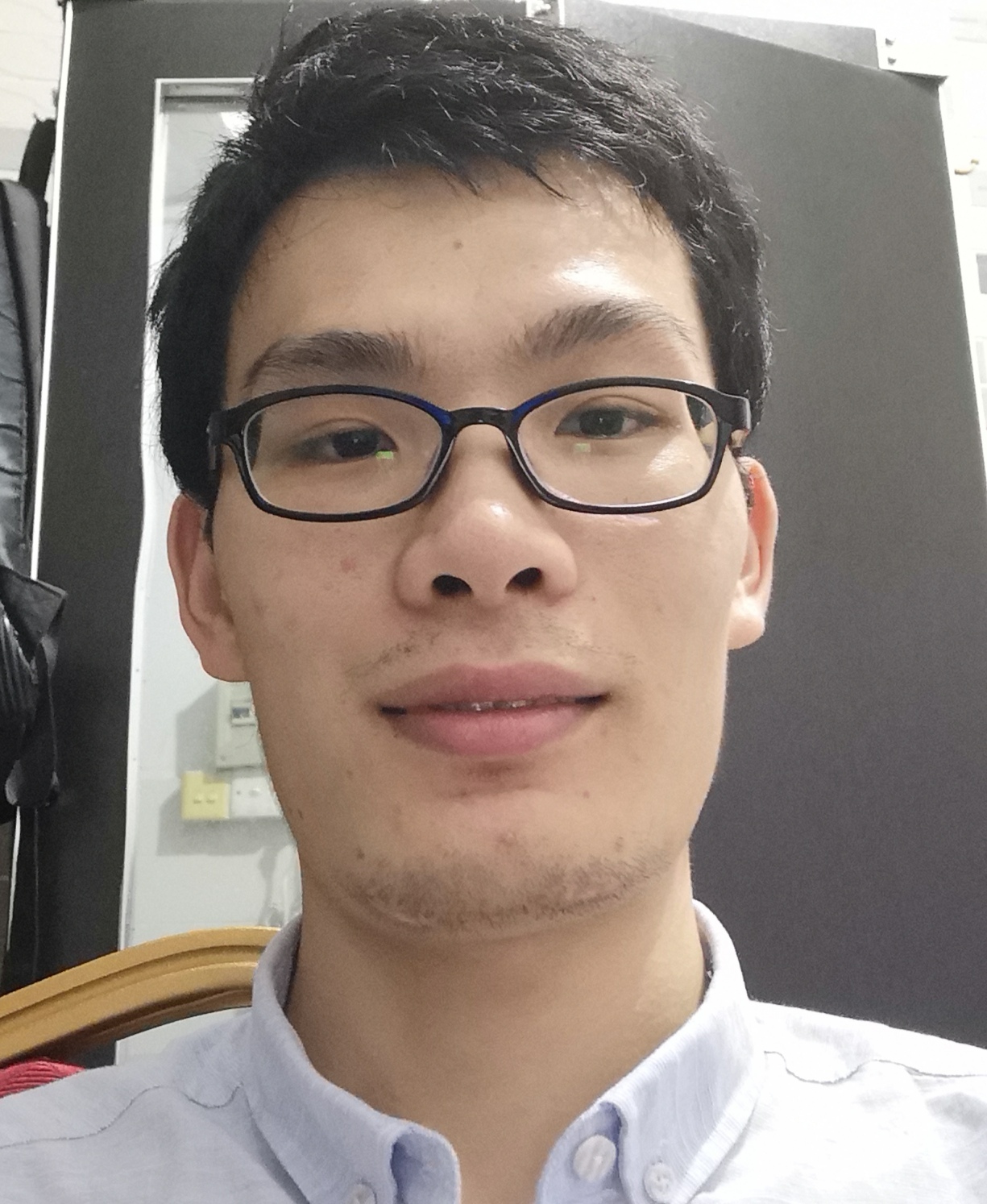 覃教员 照片