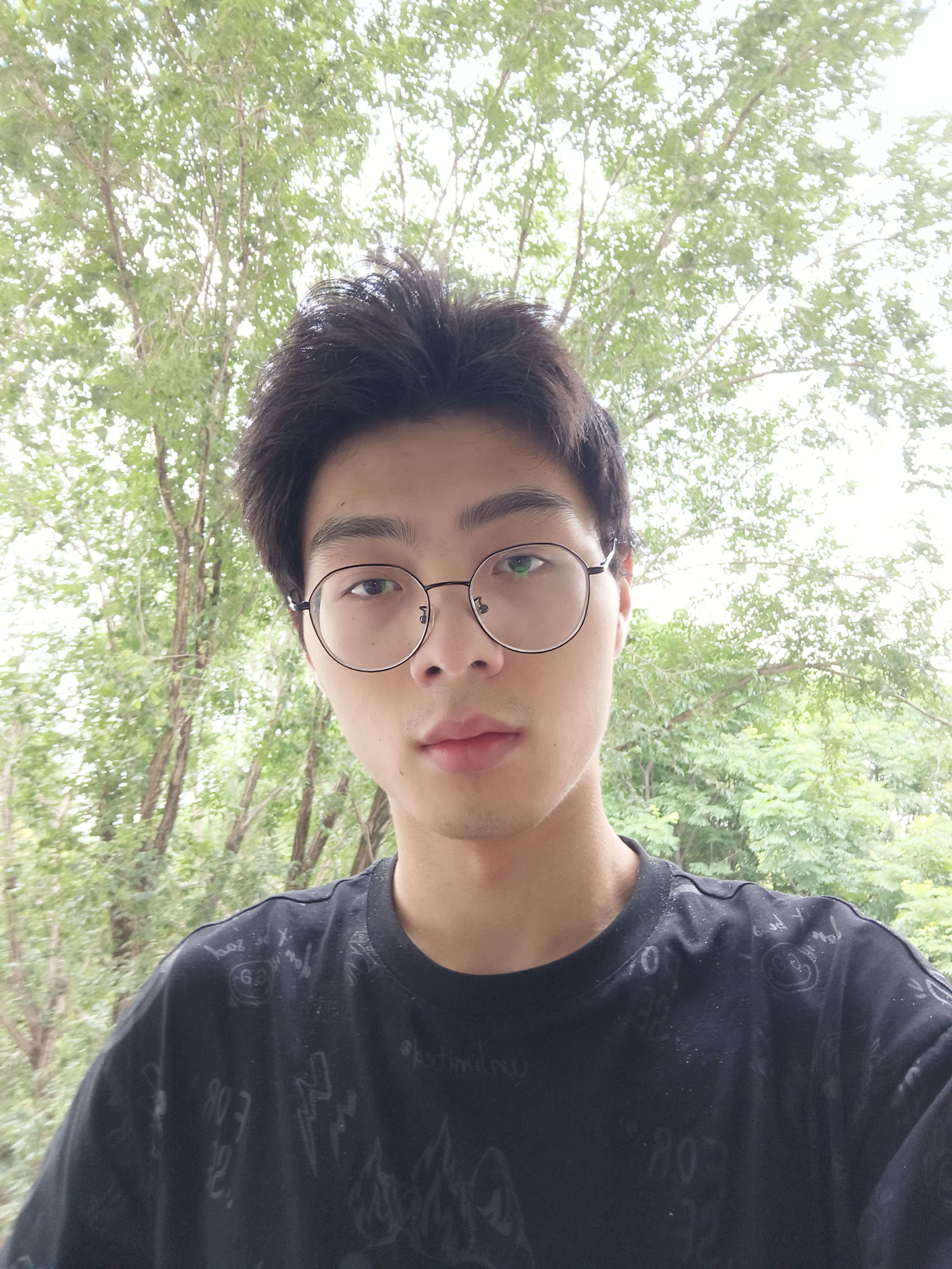 吉教员 照片