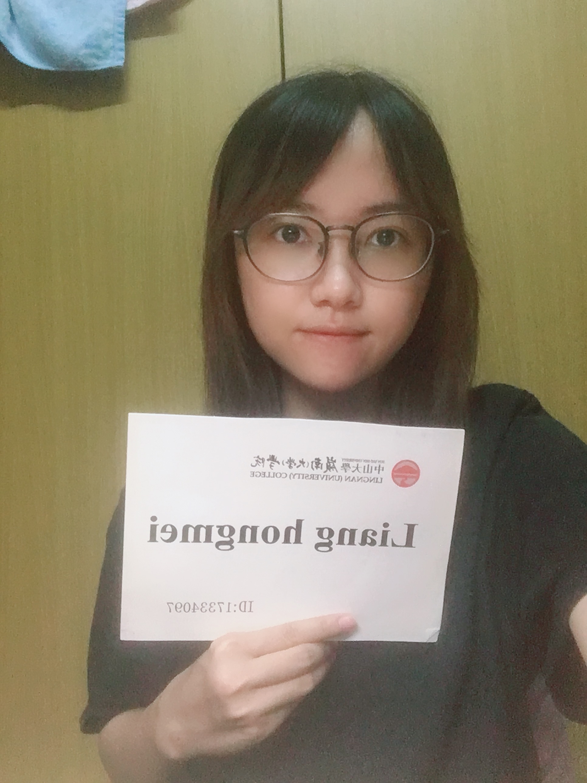 梁教员 照片