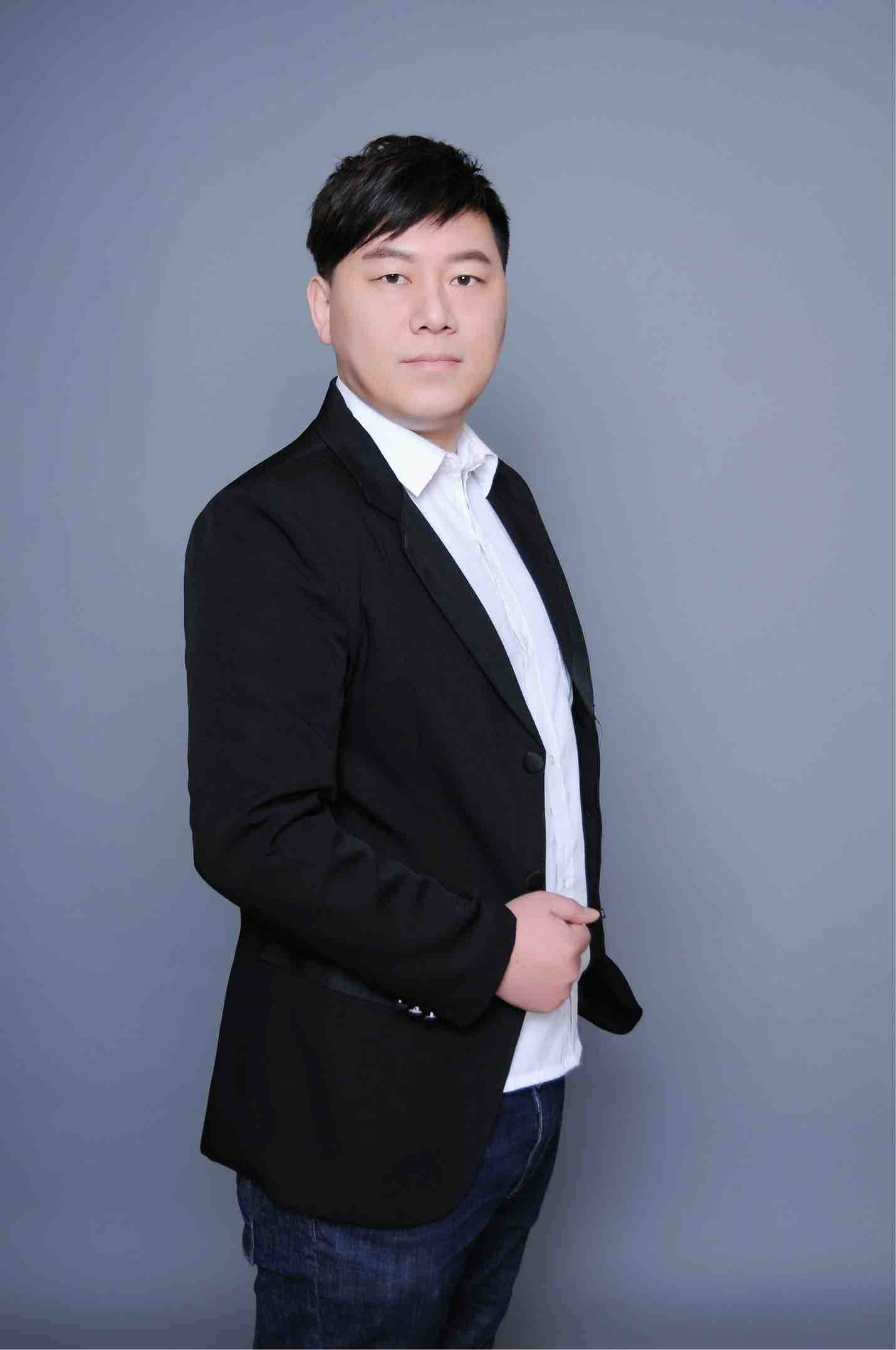 李教员 照片