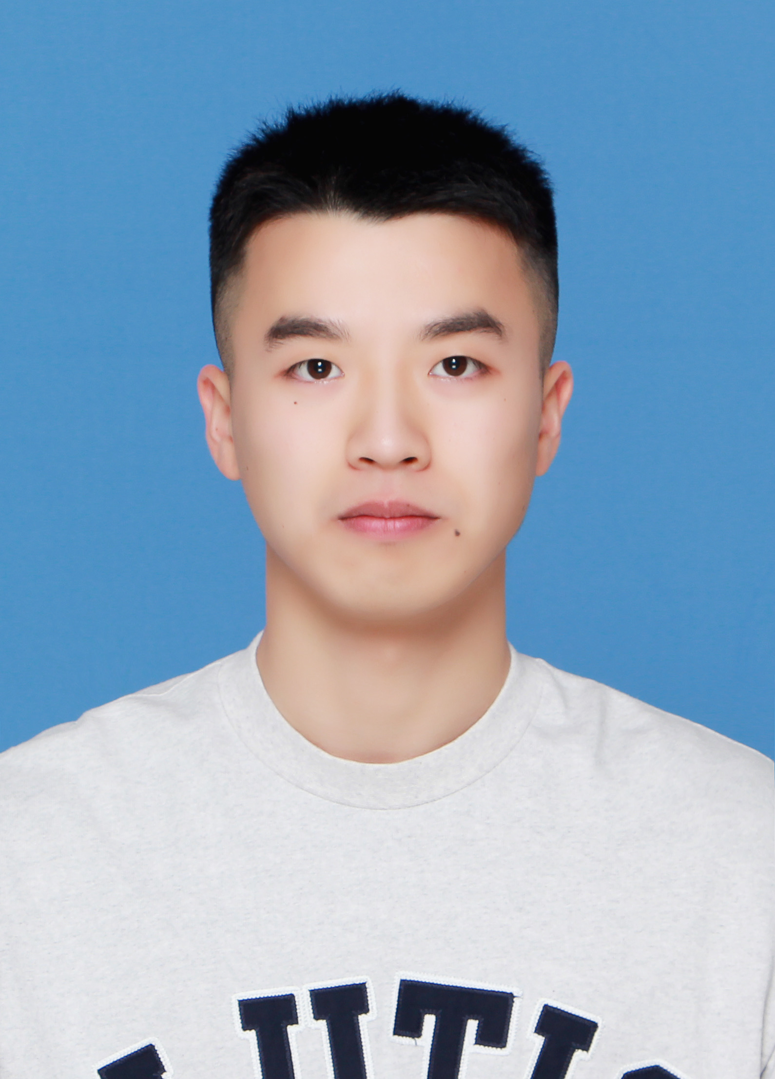 连教员 照片