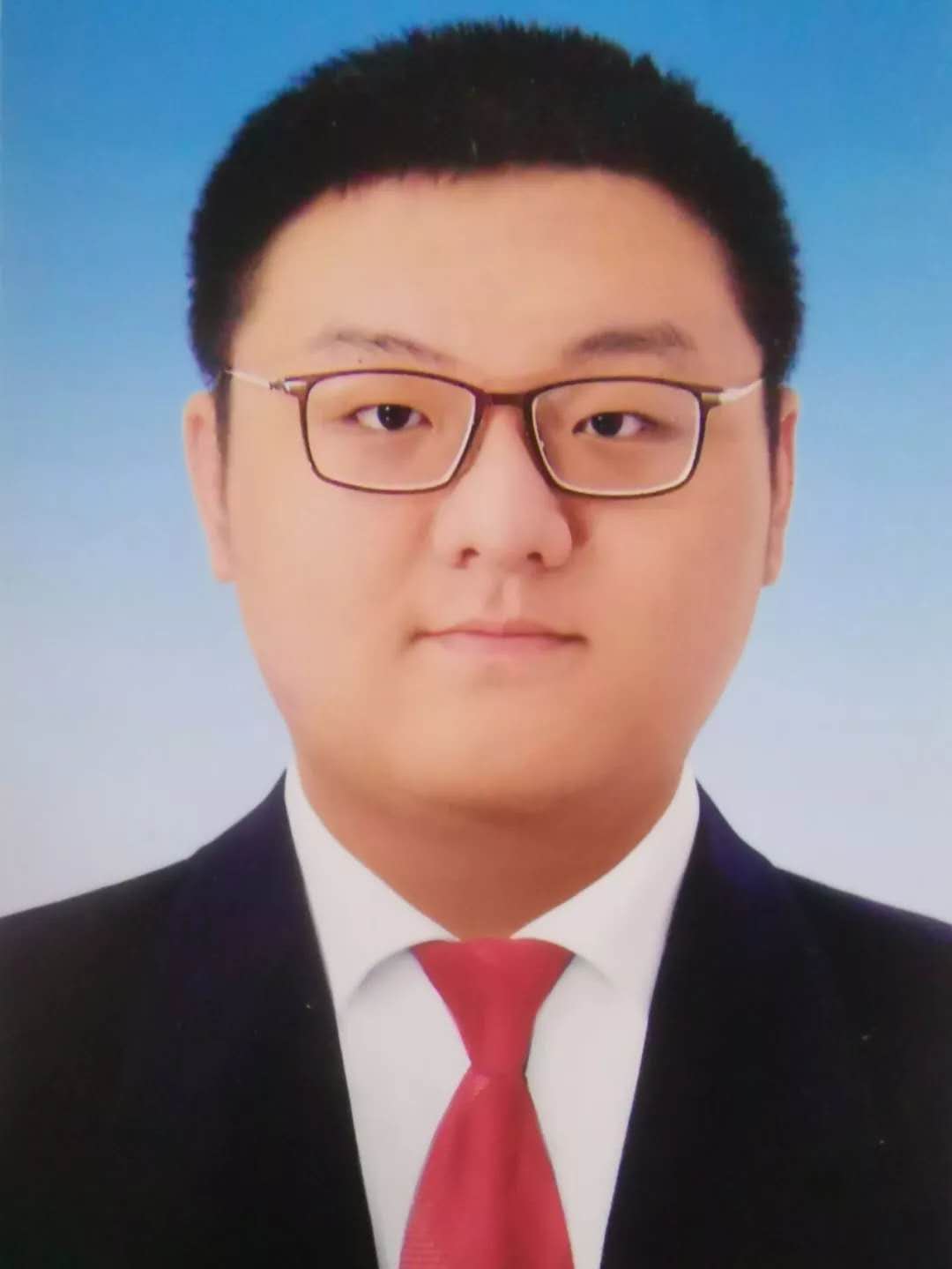 安教员 照片