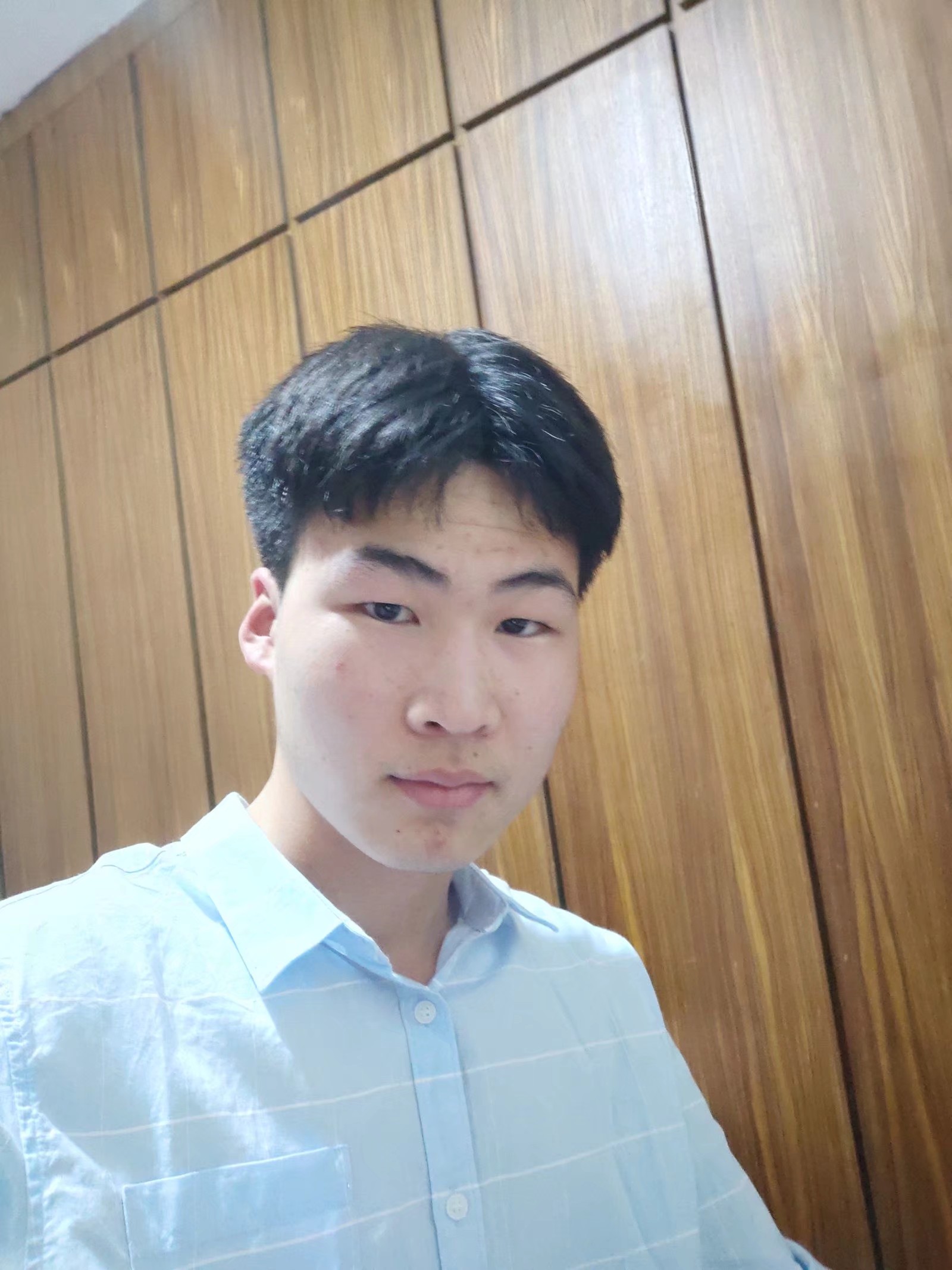 李教员 照片