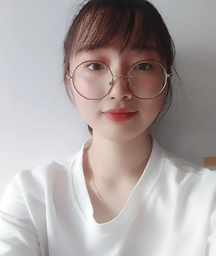 邹教员 照片