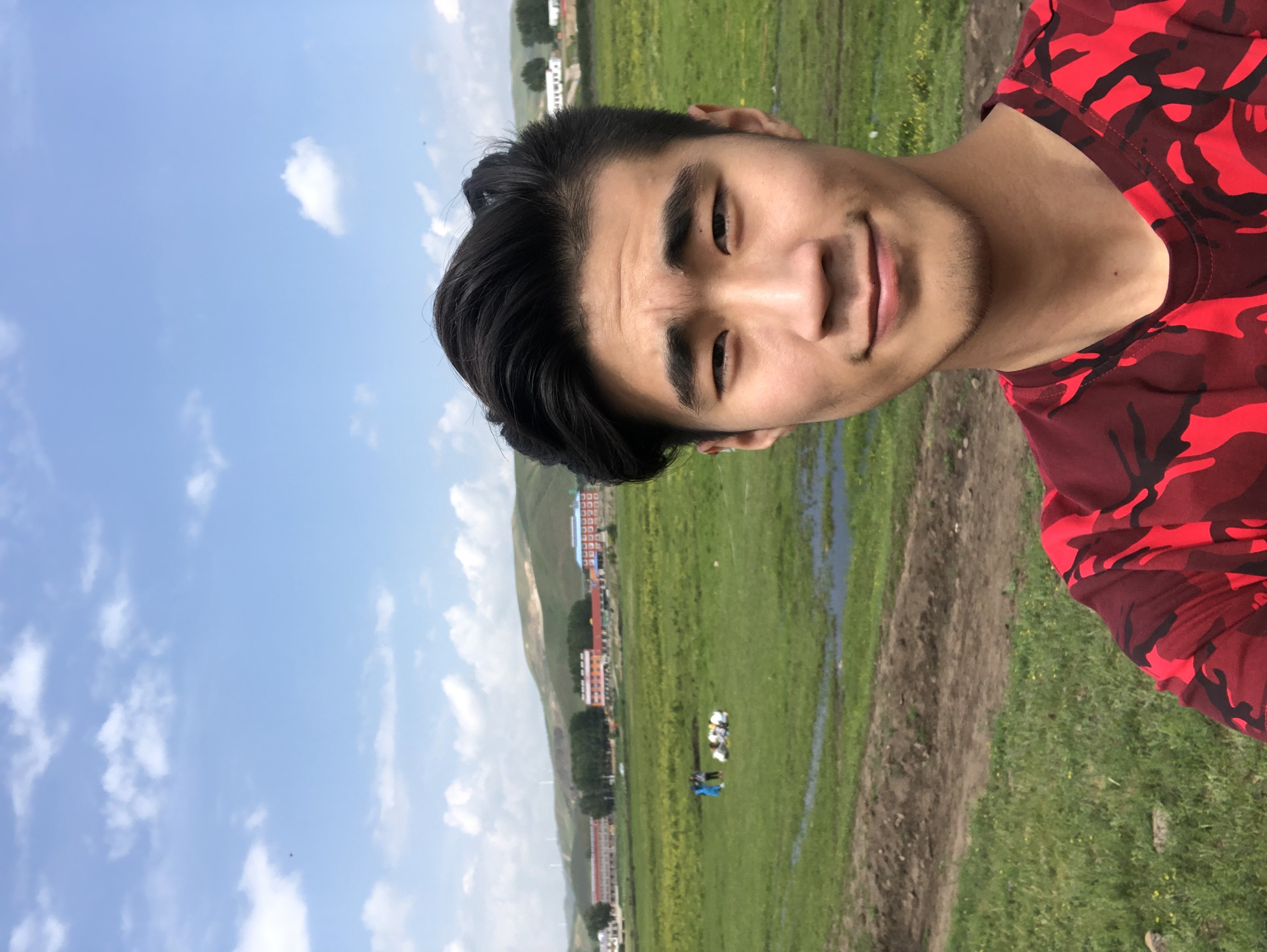苗教员 照片