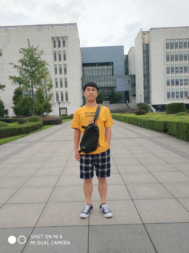 青教员 照片