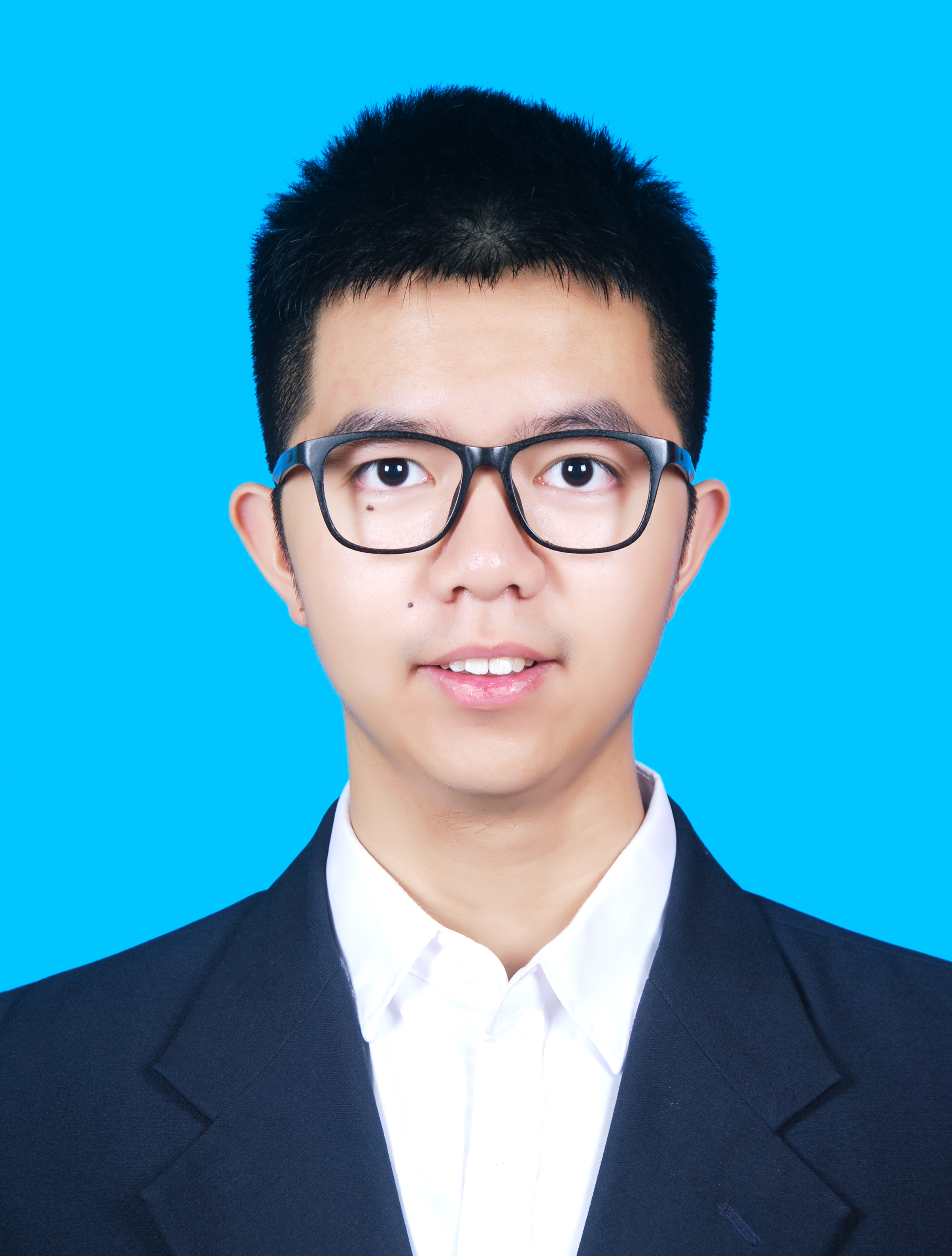潘教员 照片