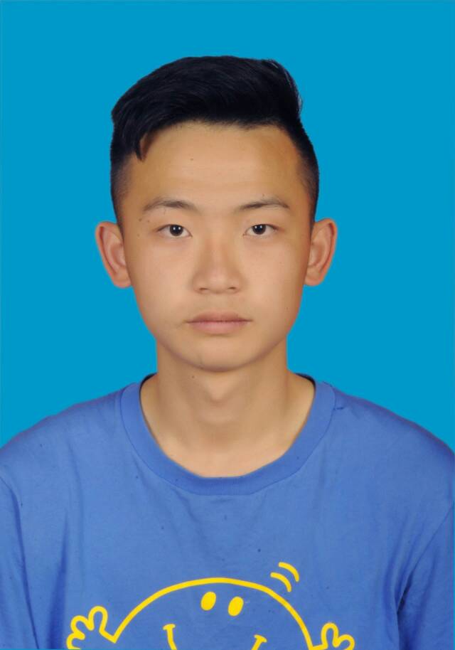 吕教员 照片