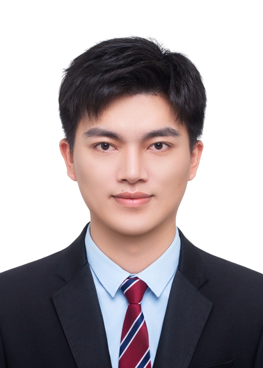 李教员 照片