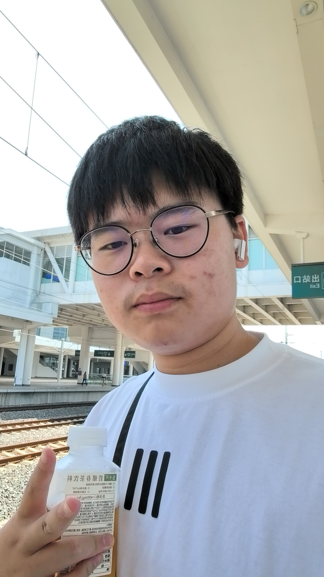 管教员 照片