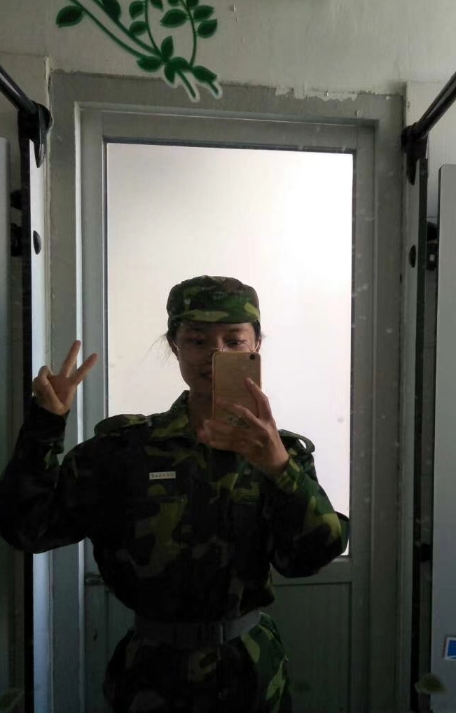 郑教员 照片