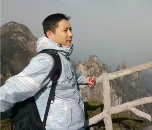 李教员 照片