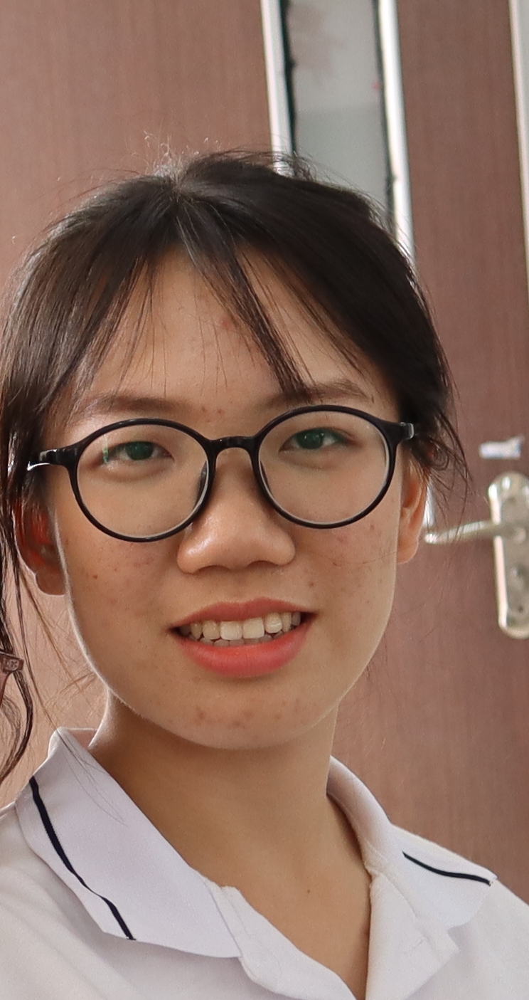 梁教员 照片