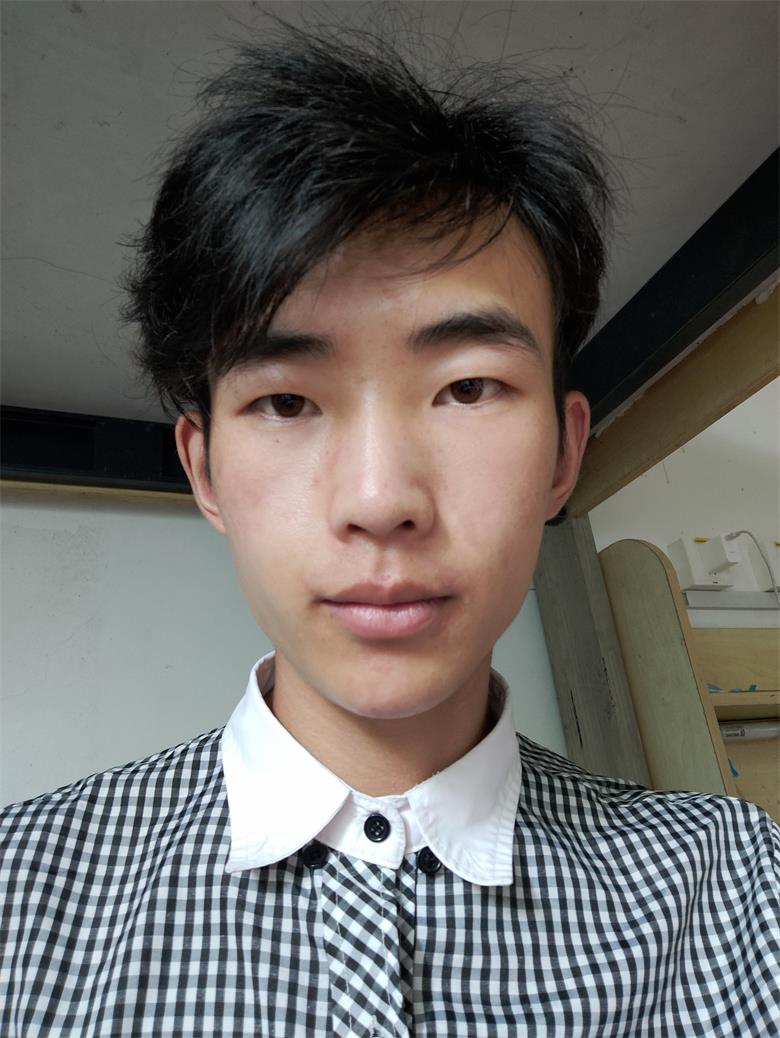 连教员 照片