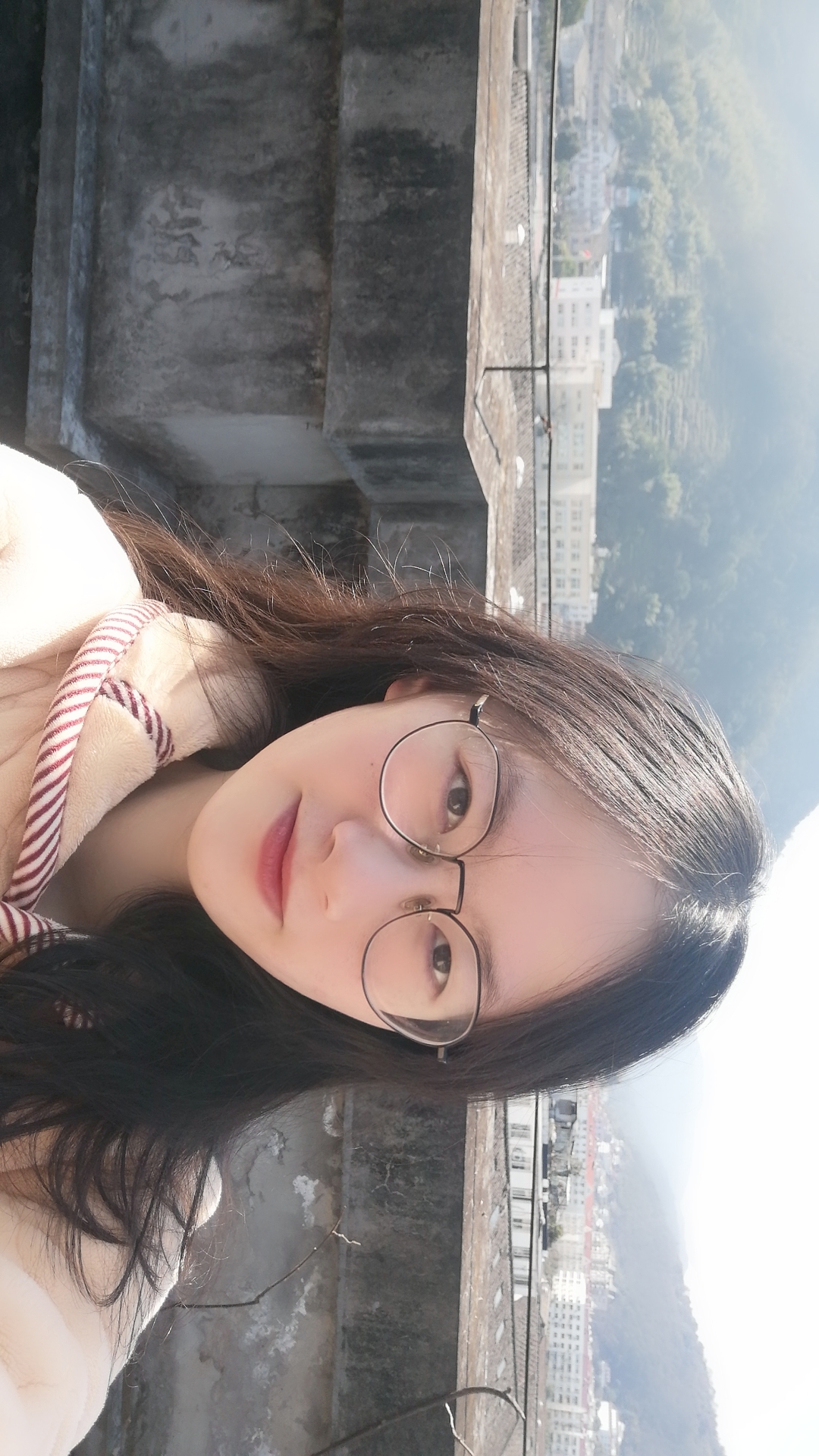 洪教员 照片