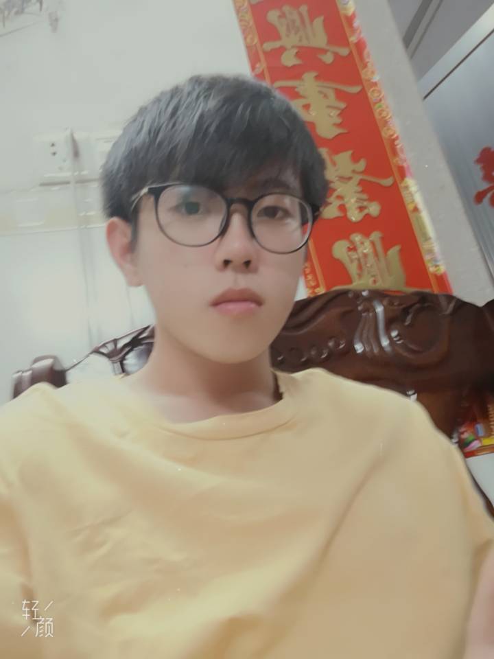 严教员 照片