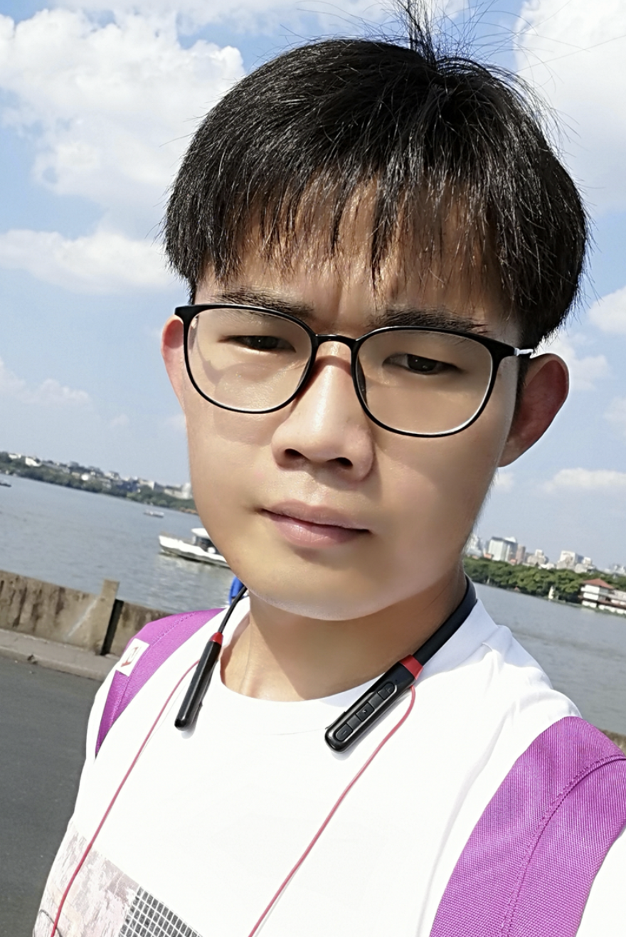 张教员 照片