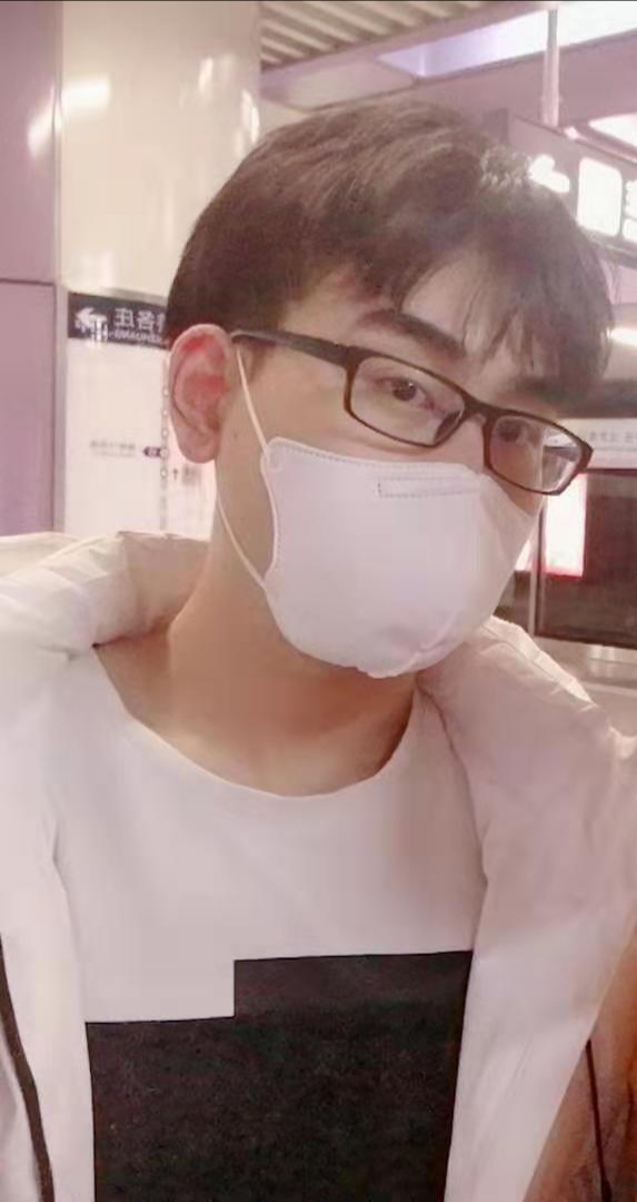 闫教员 照片