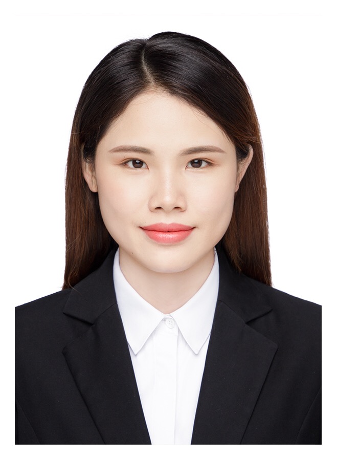 何教员 照片
