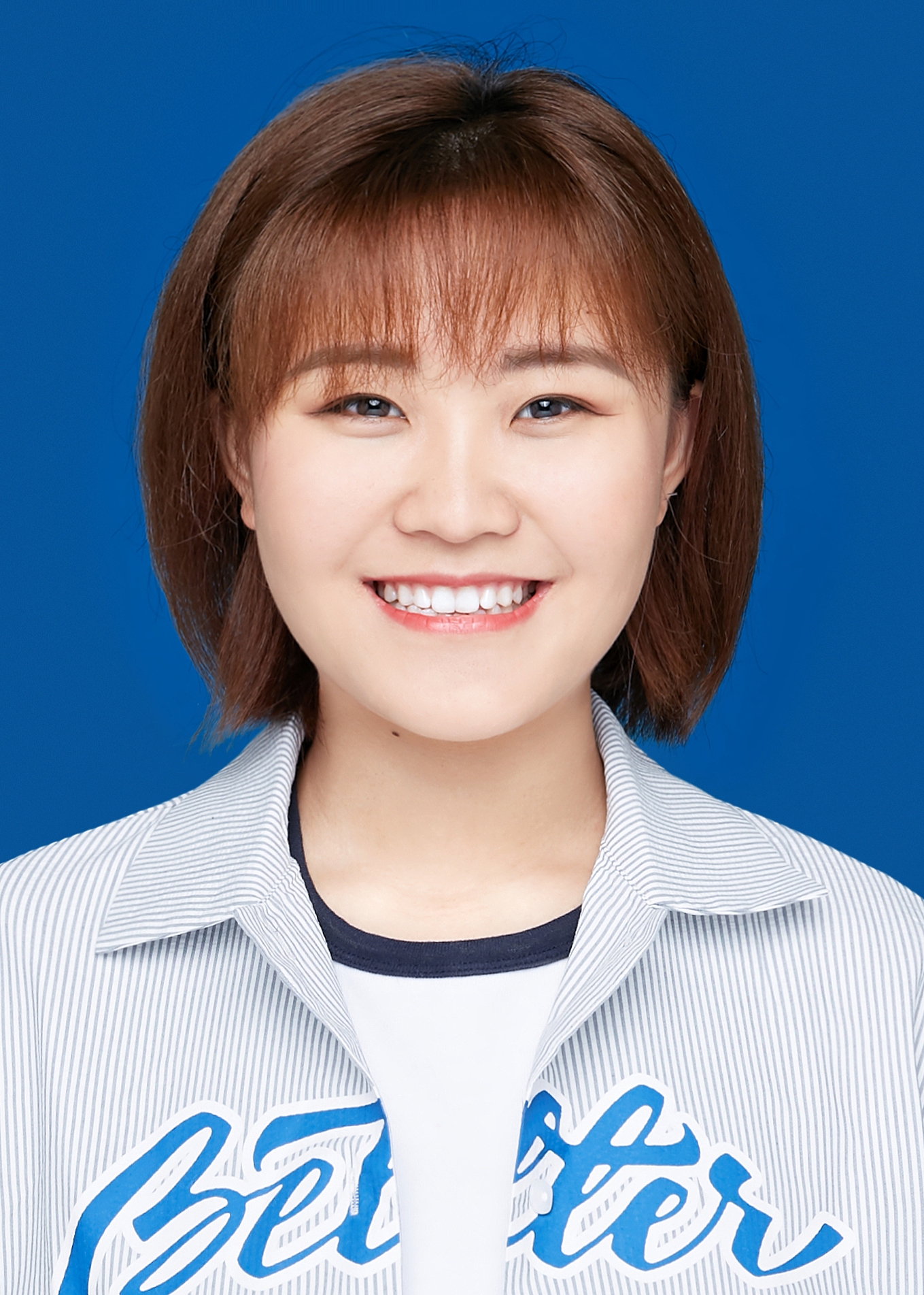 苗教员 照片