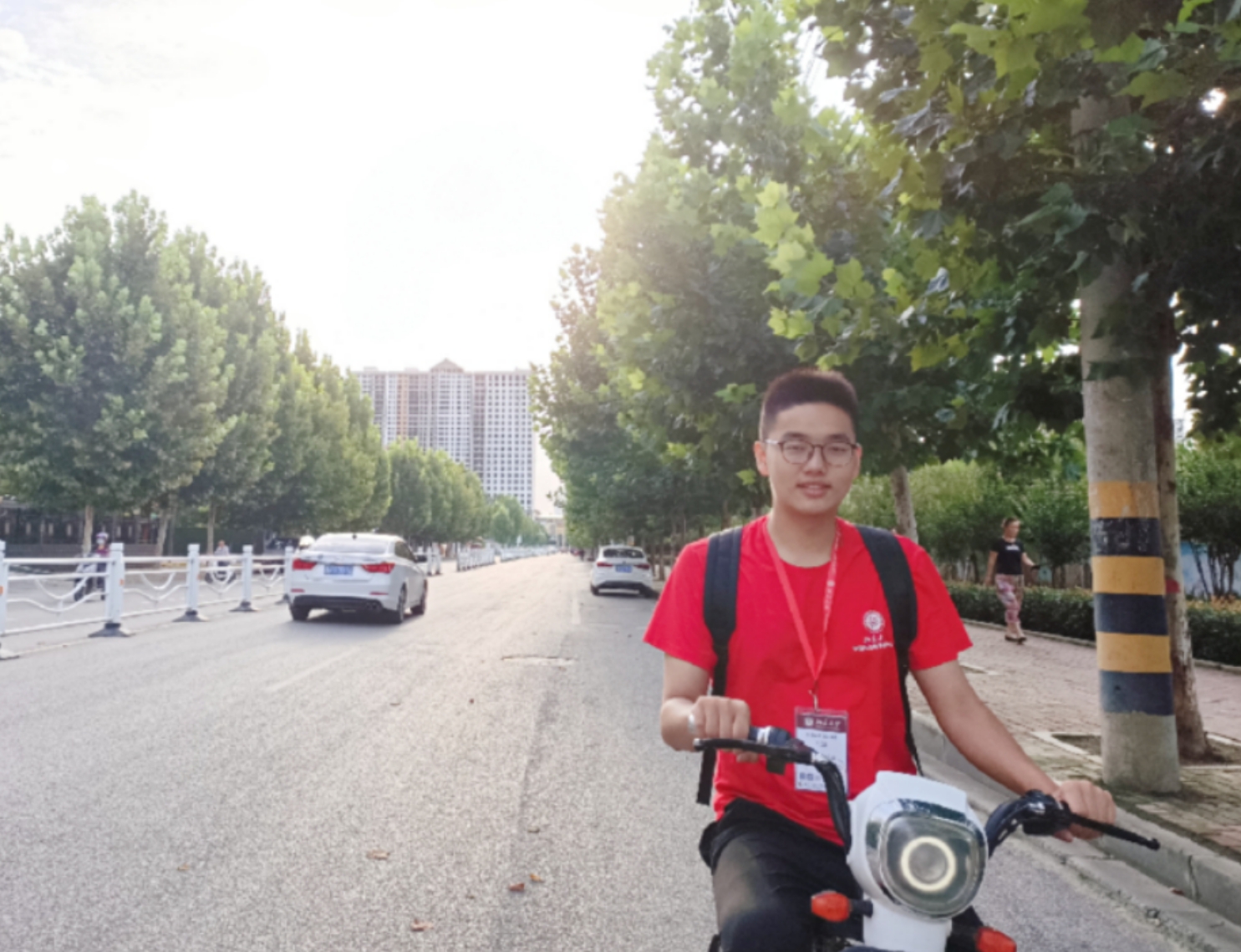 袁教员 照片