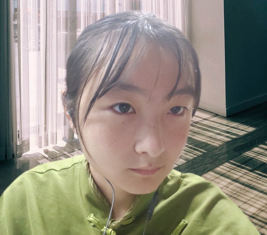 郁教员 照片