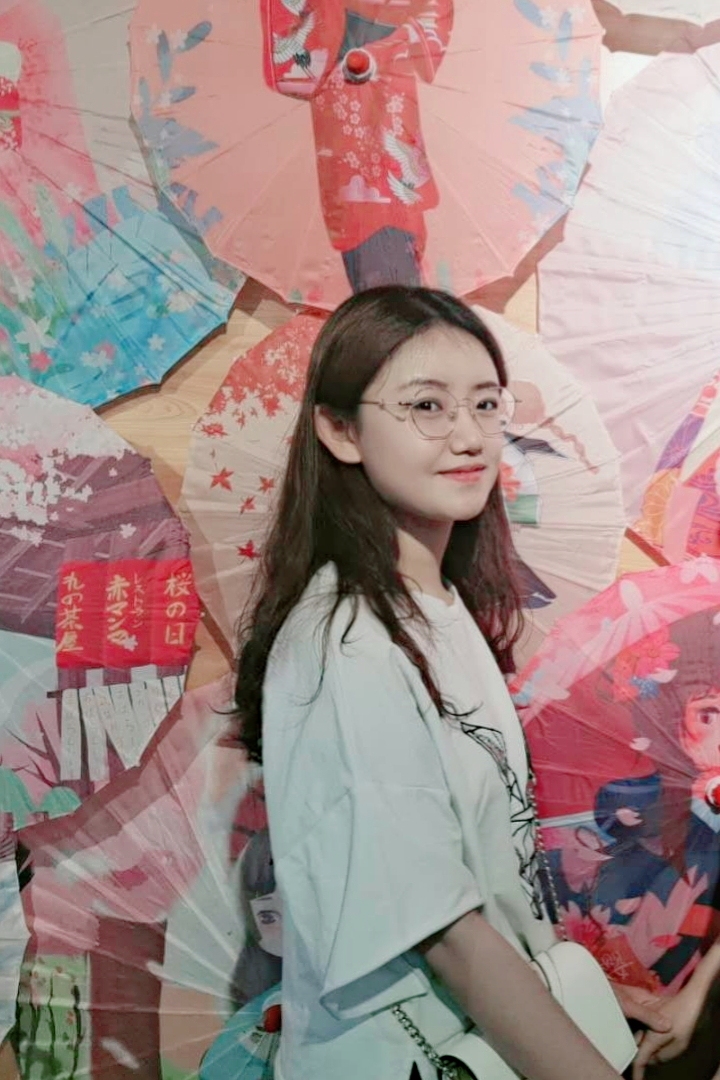 李教员 照片
