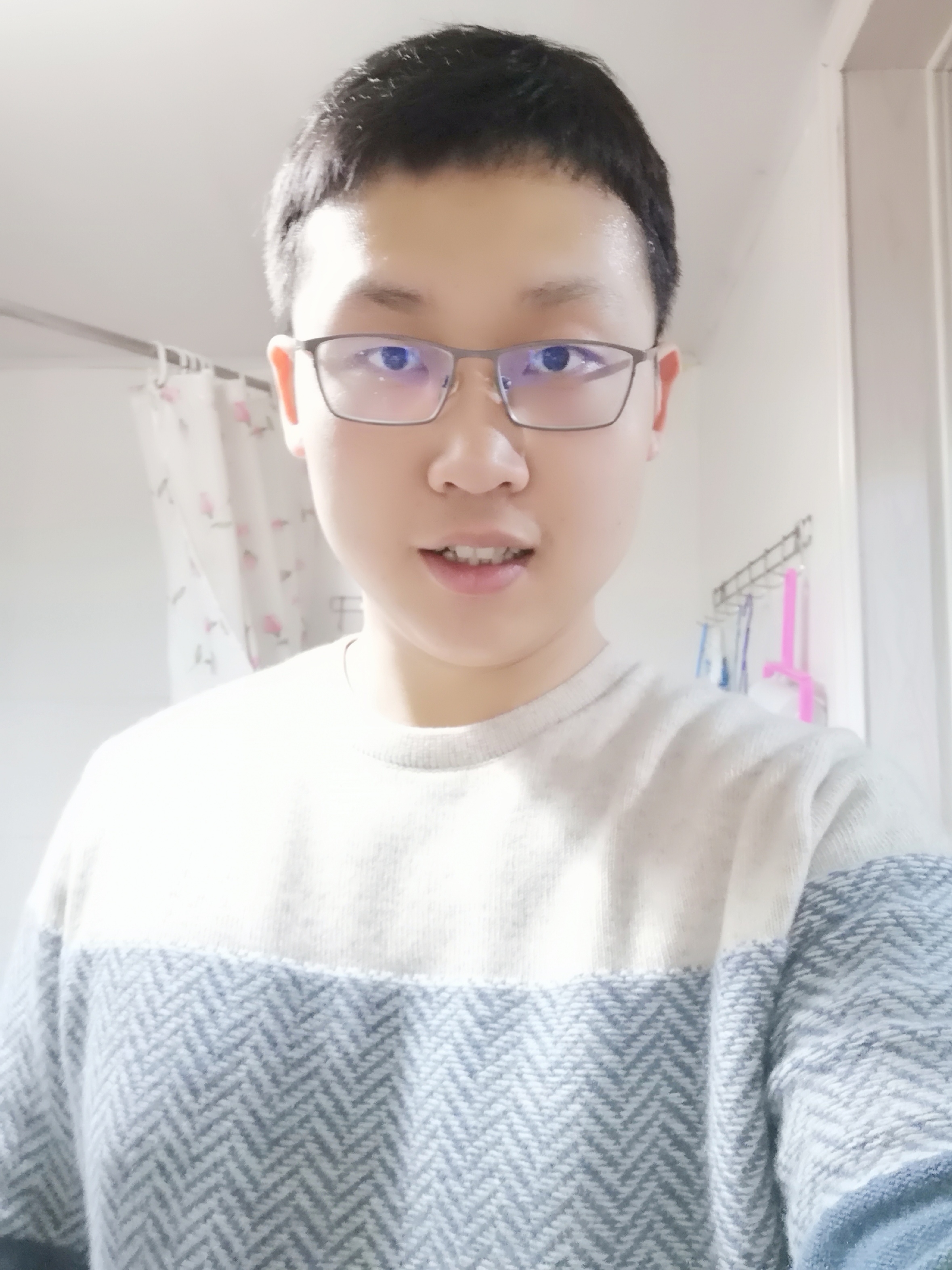 卢教员 照片