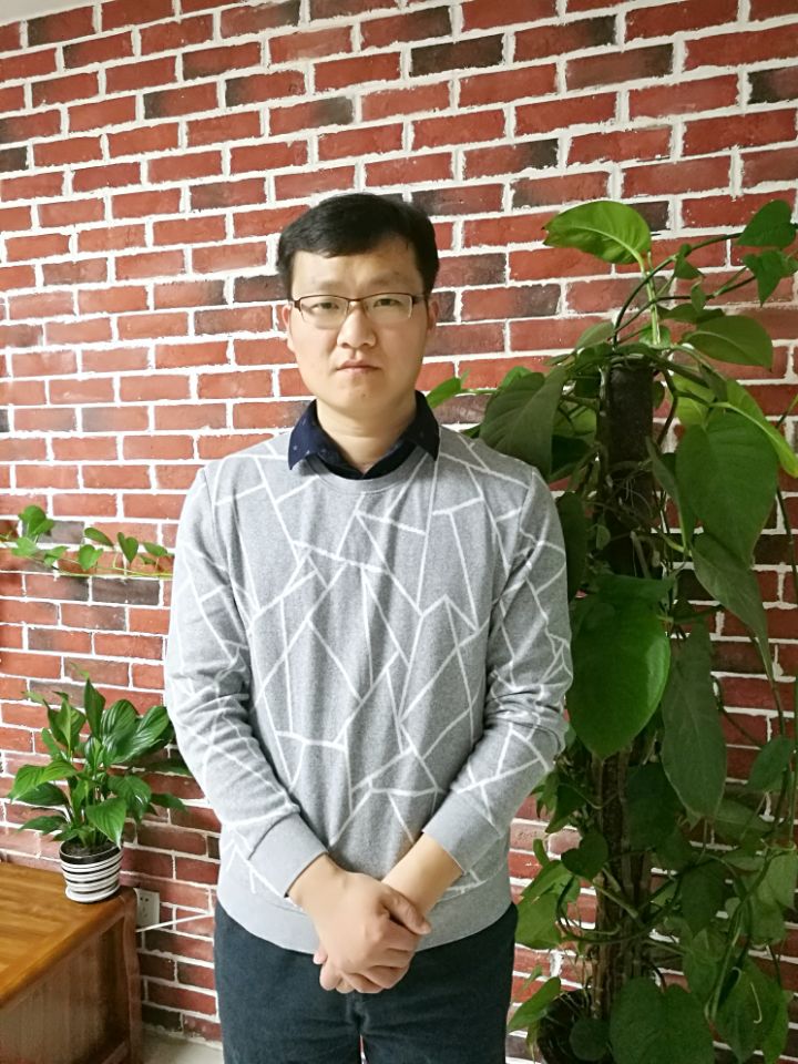 张教员 照片