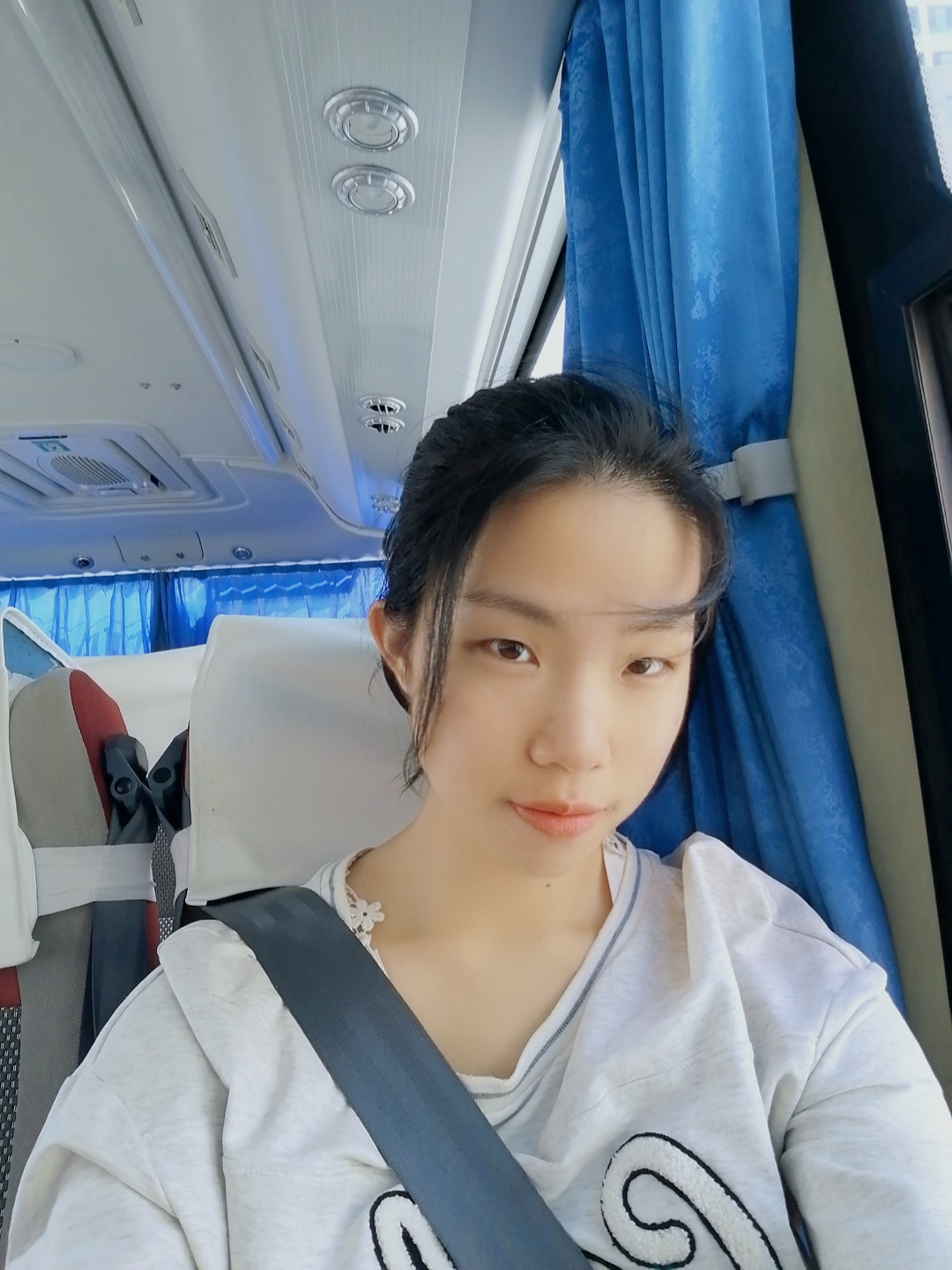 黄教员 照片