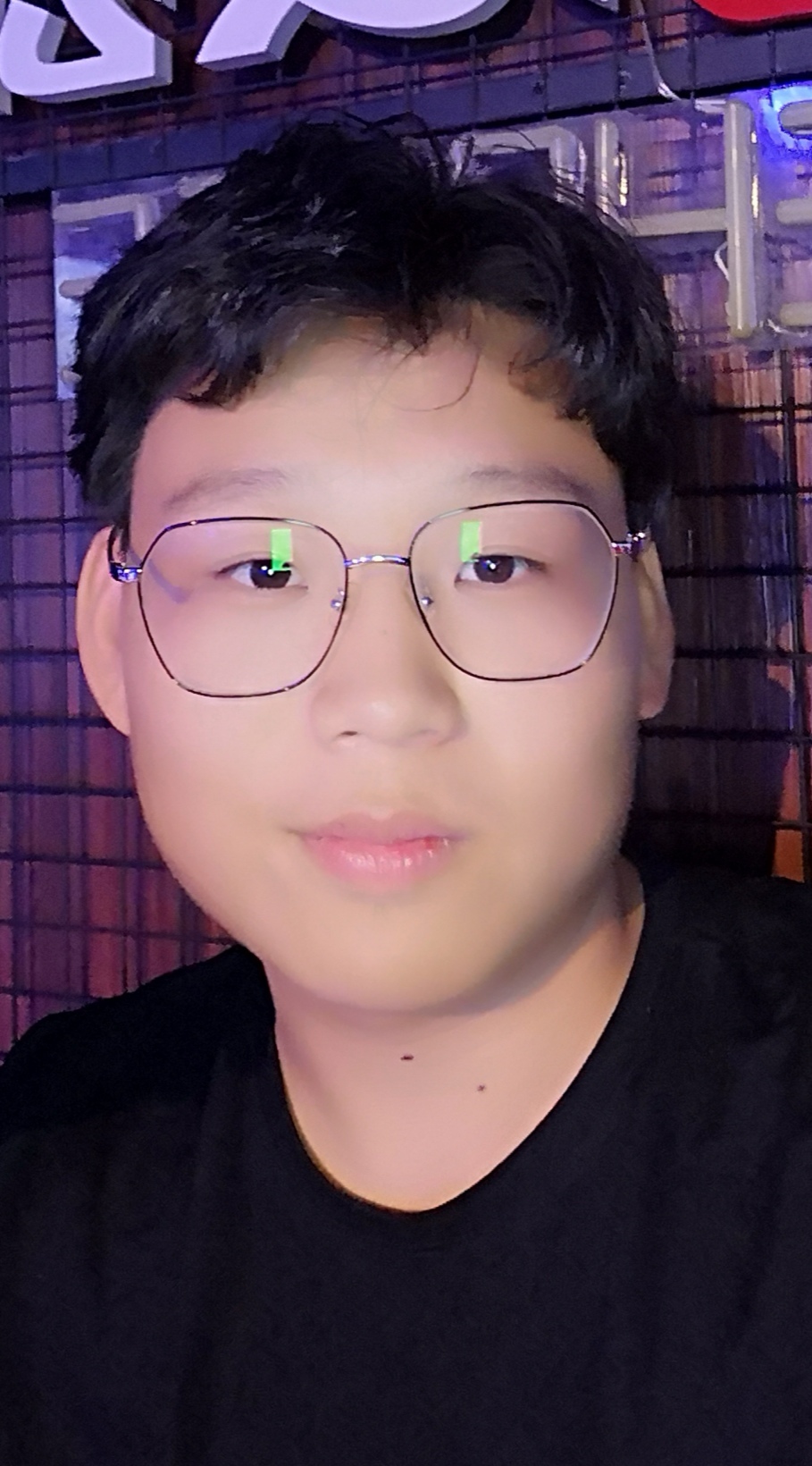 边教员 照片