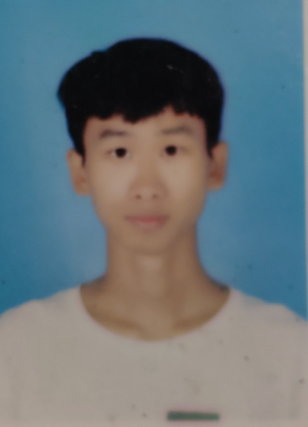 何教员 照片