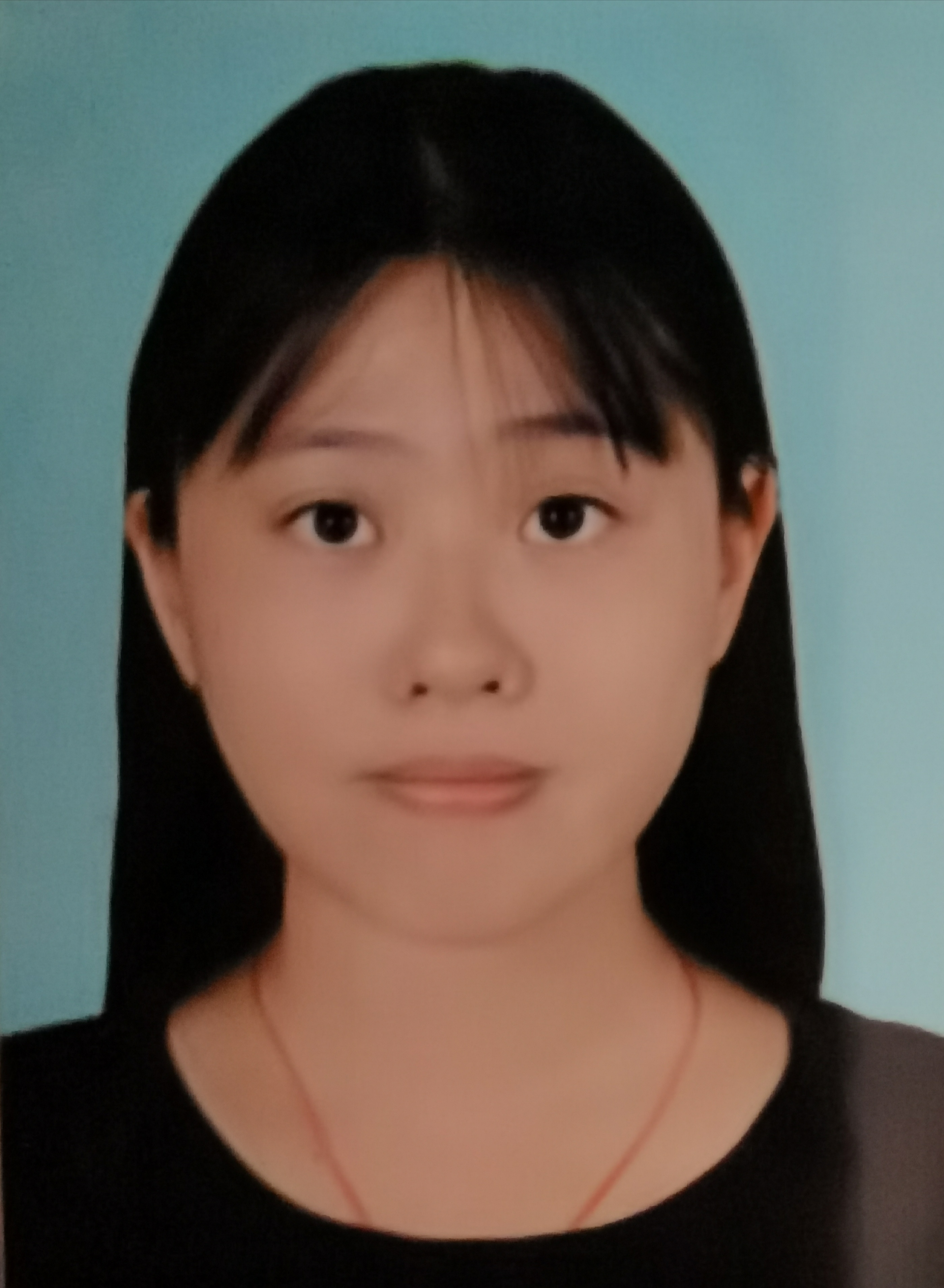何教员 照片