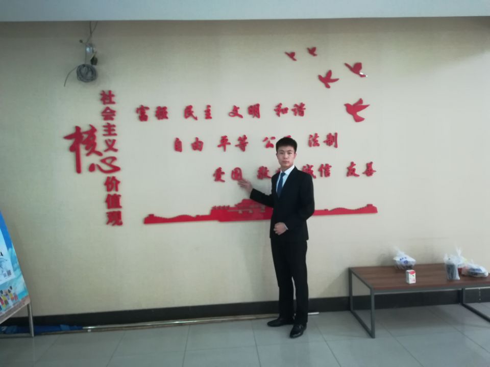 李教员 照片