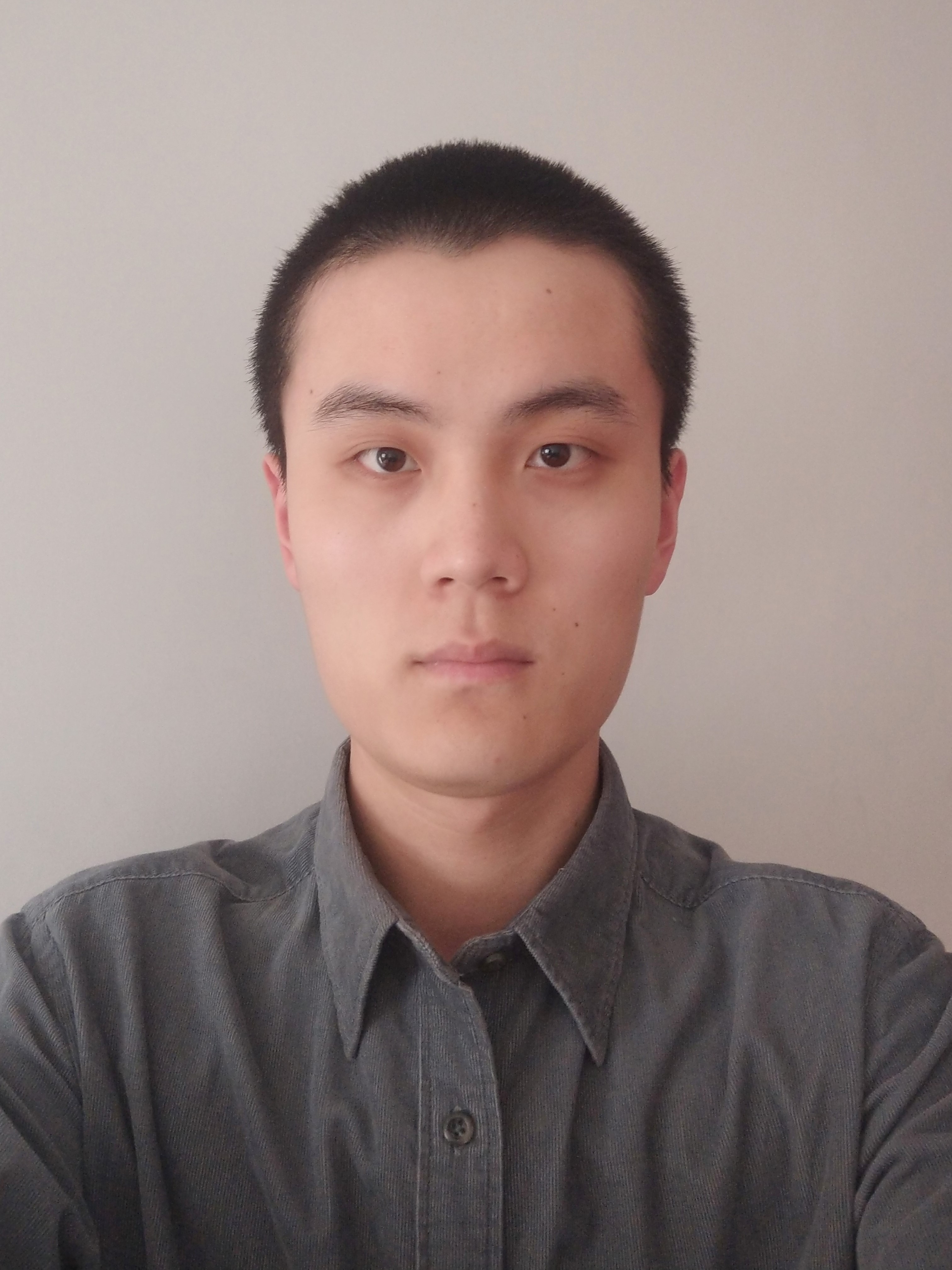艾教员 照片