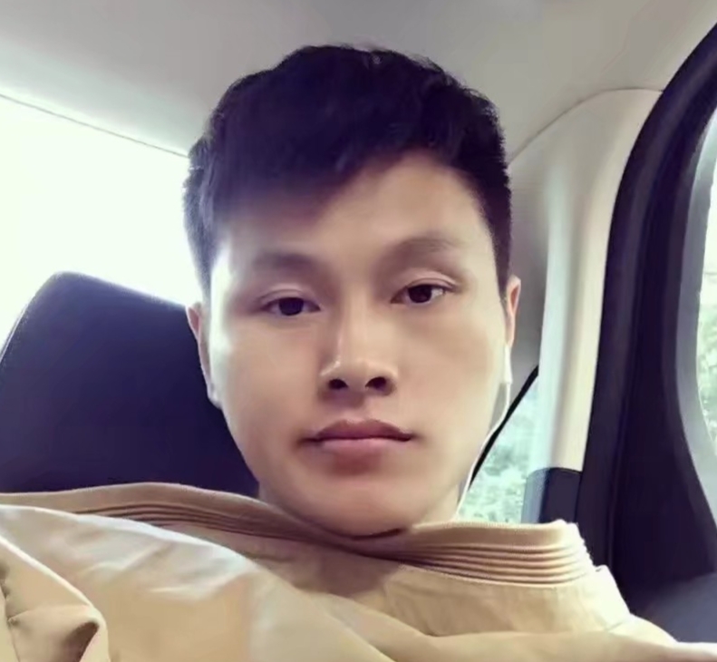 郑教员 照片