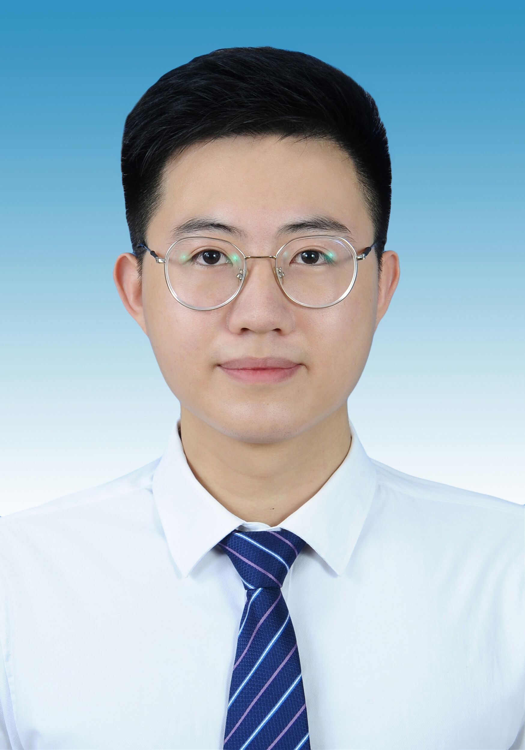 李教员 照片