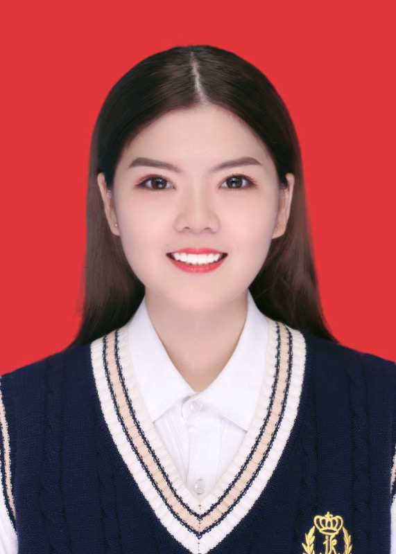 何教员 照片