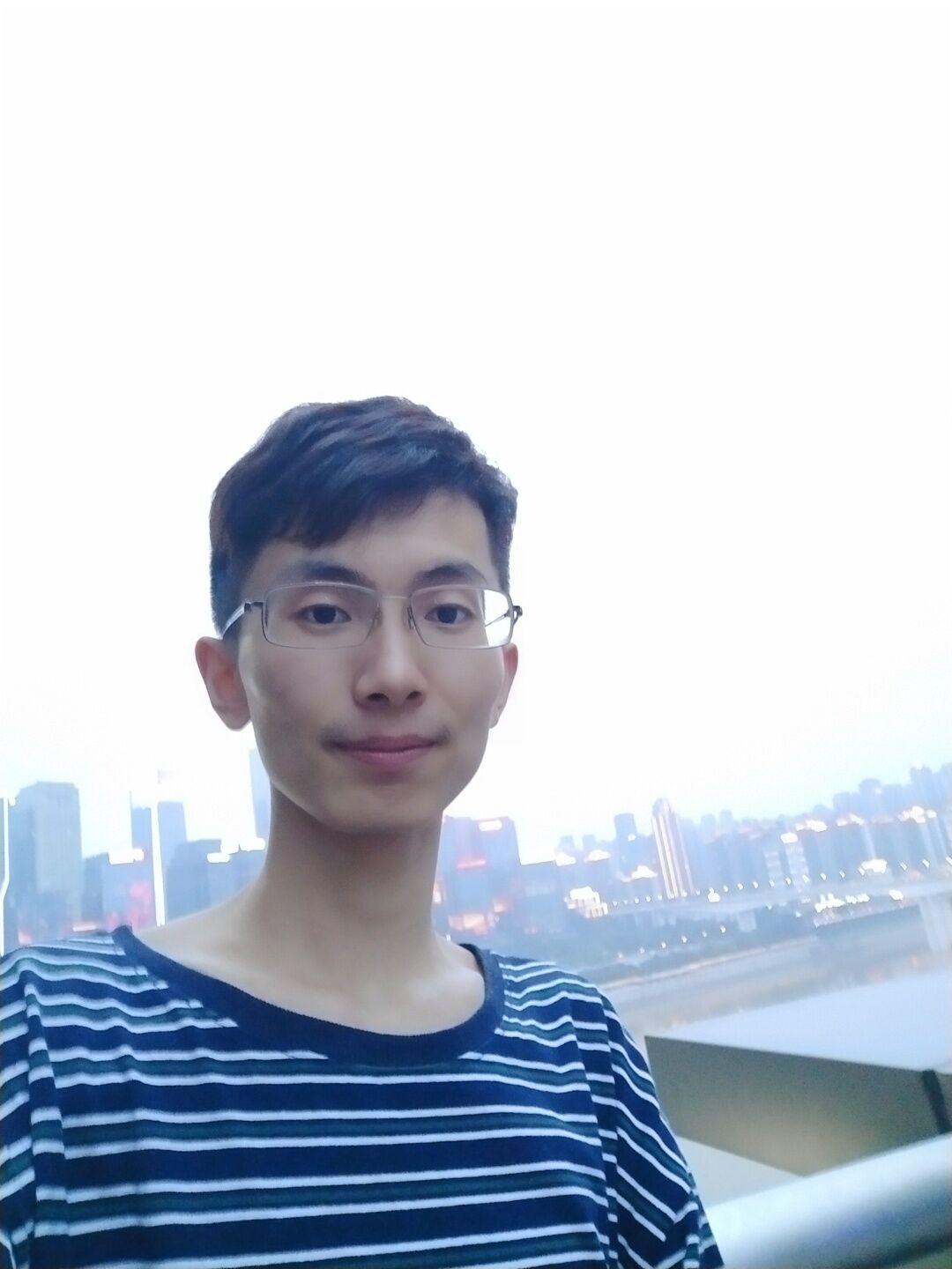 王教员 照片