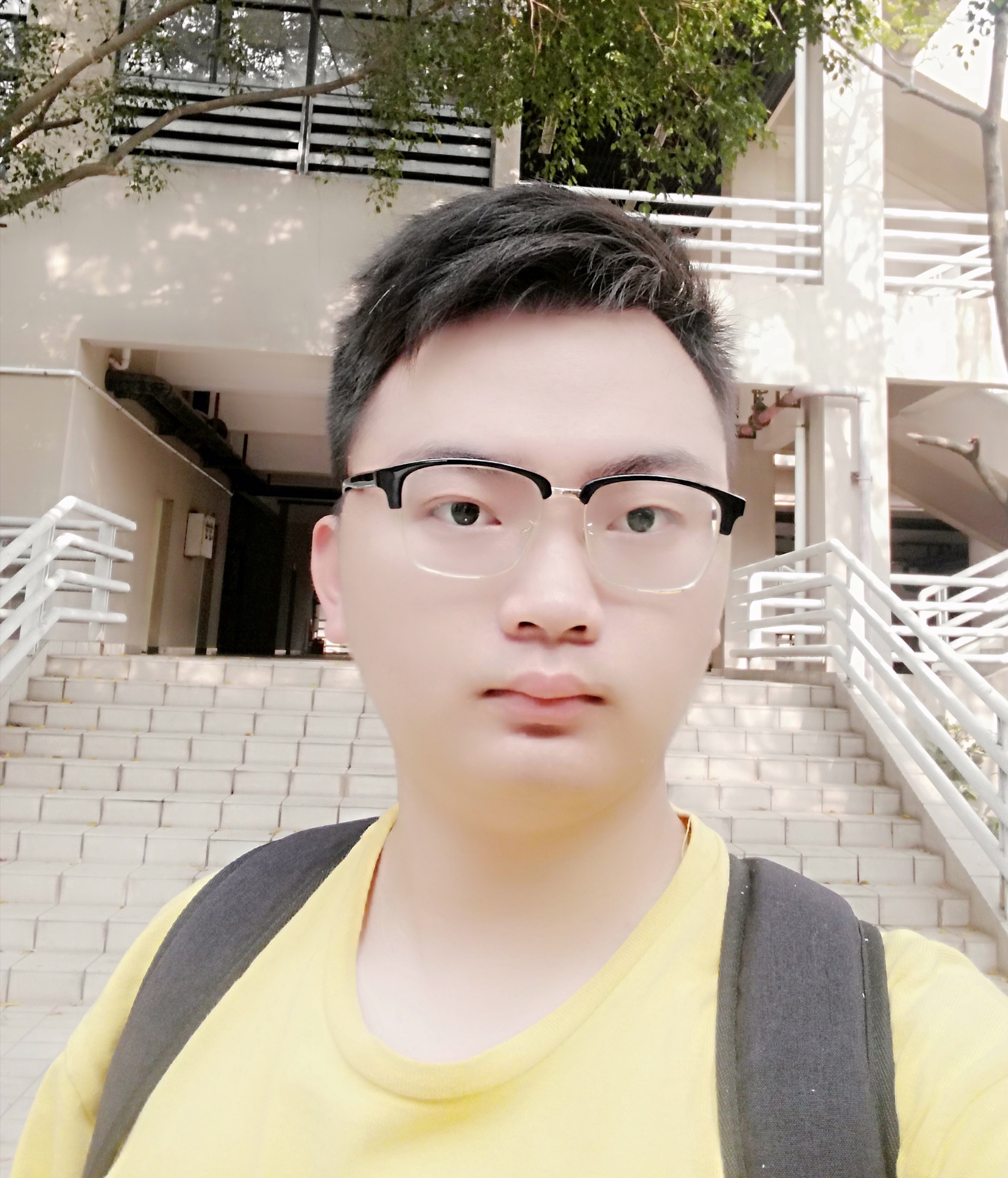 欧教员 照片