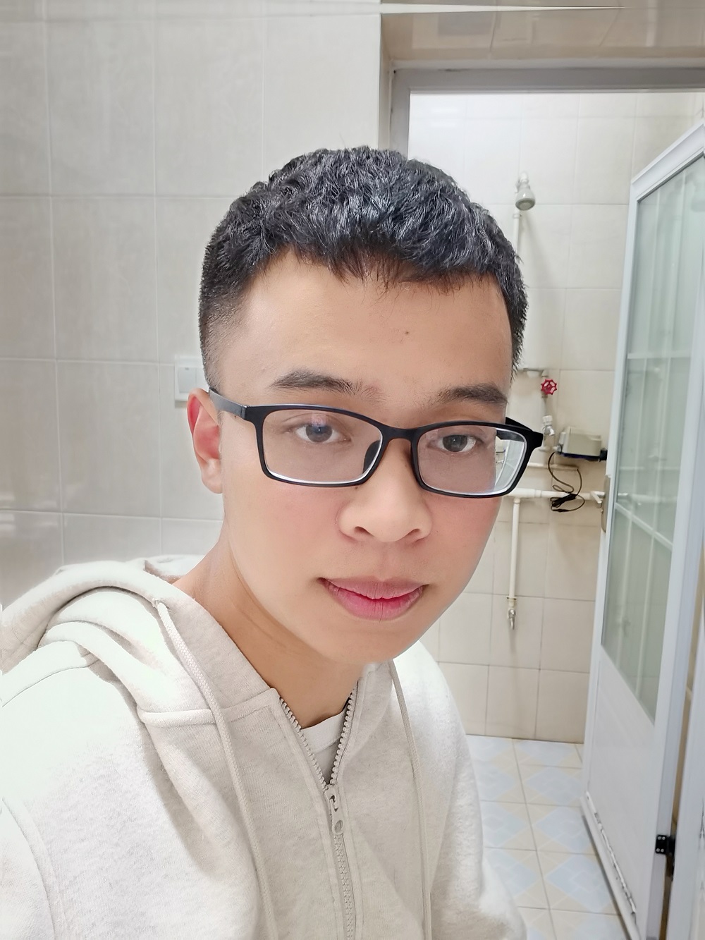 伍教员 照片