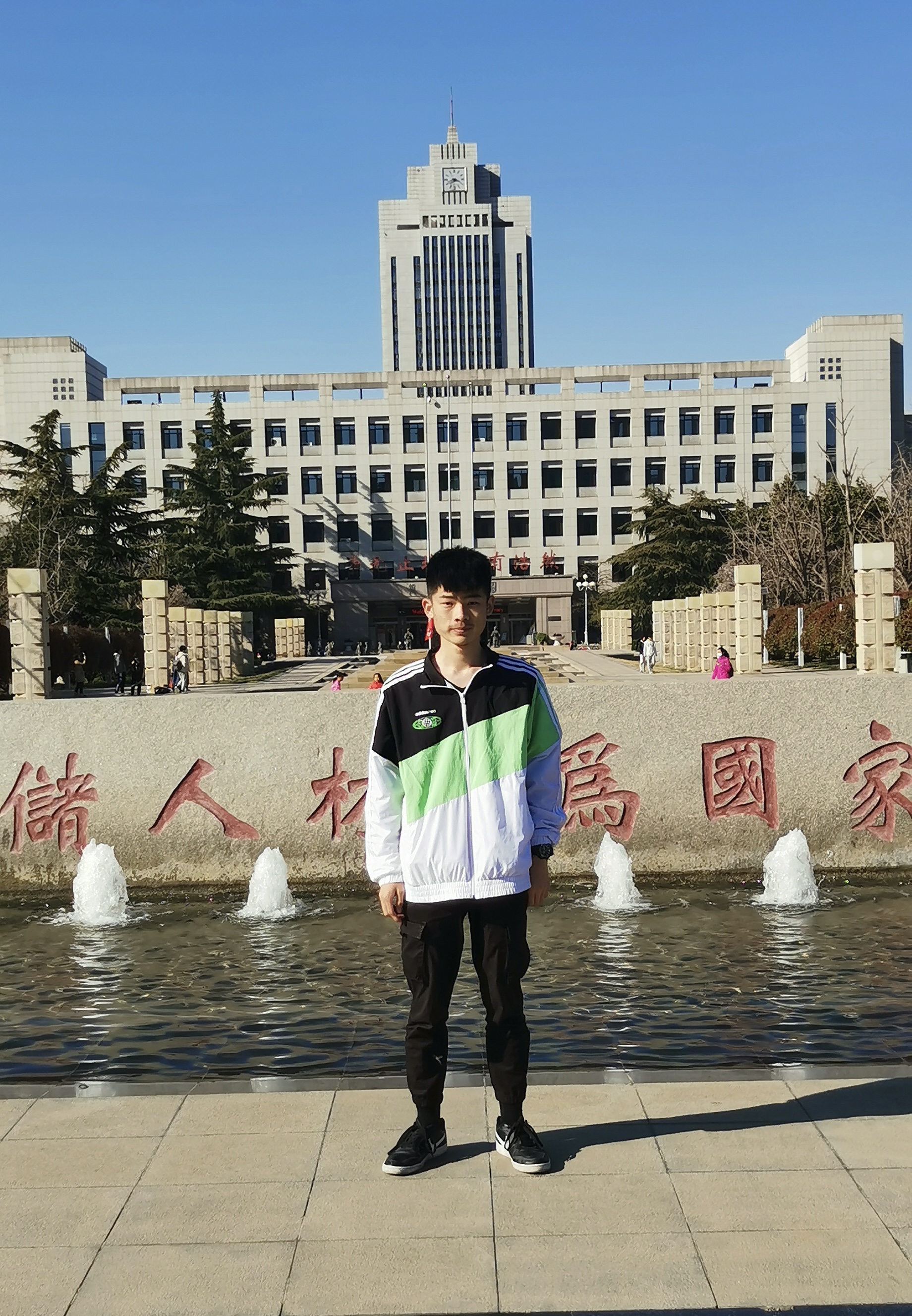 李教员 照片
